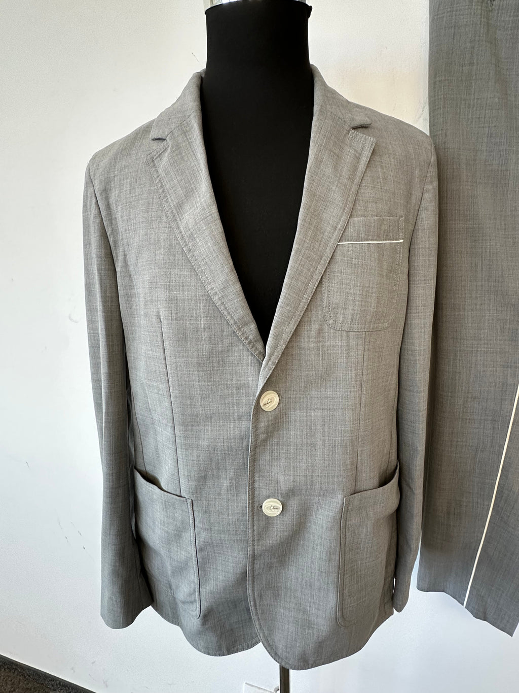 Lacoste 2-piece Suit (EU 50) - Grey Regular Fit Blazer + Trousers, Like New