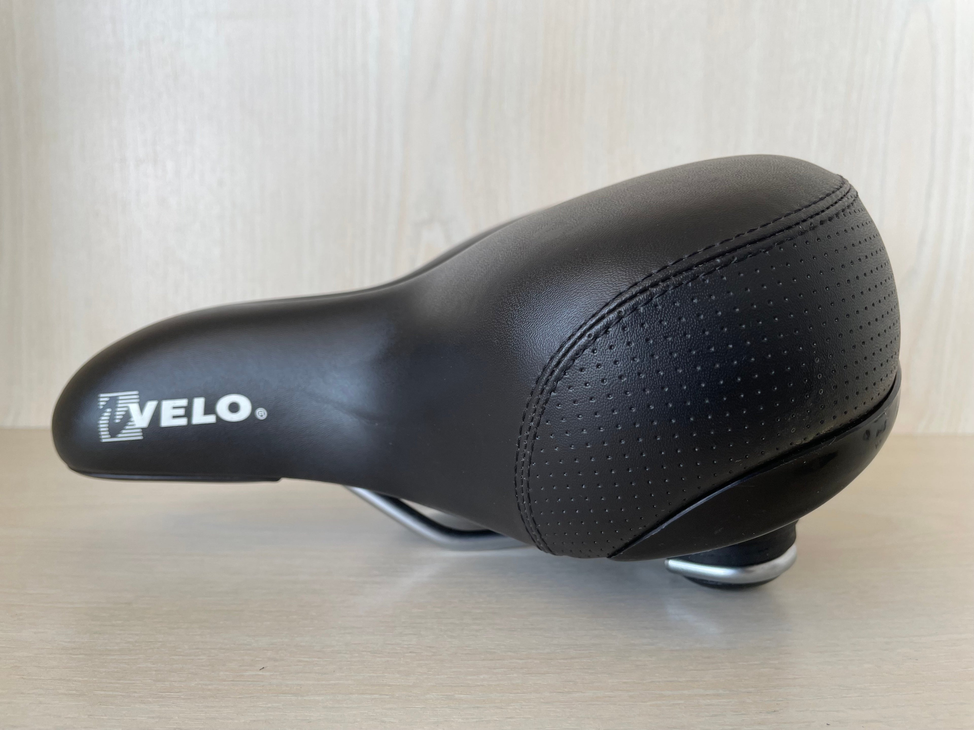 Velo Plush Comfort Bike Seat, Very Good, 27x24cm, Slight Stains