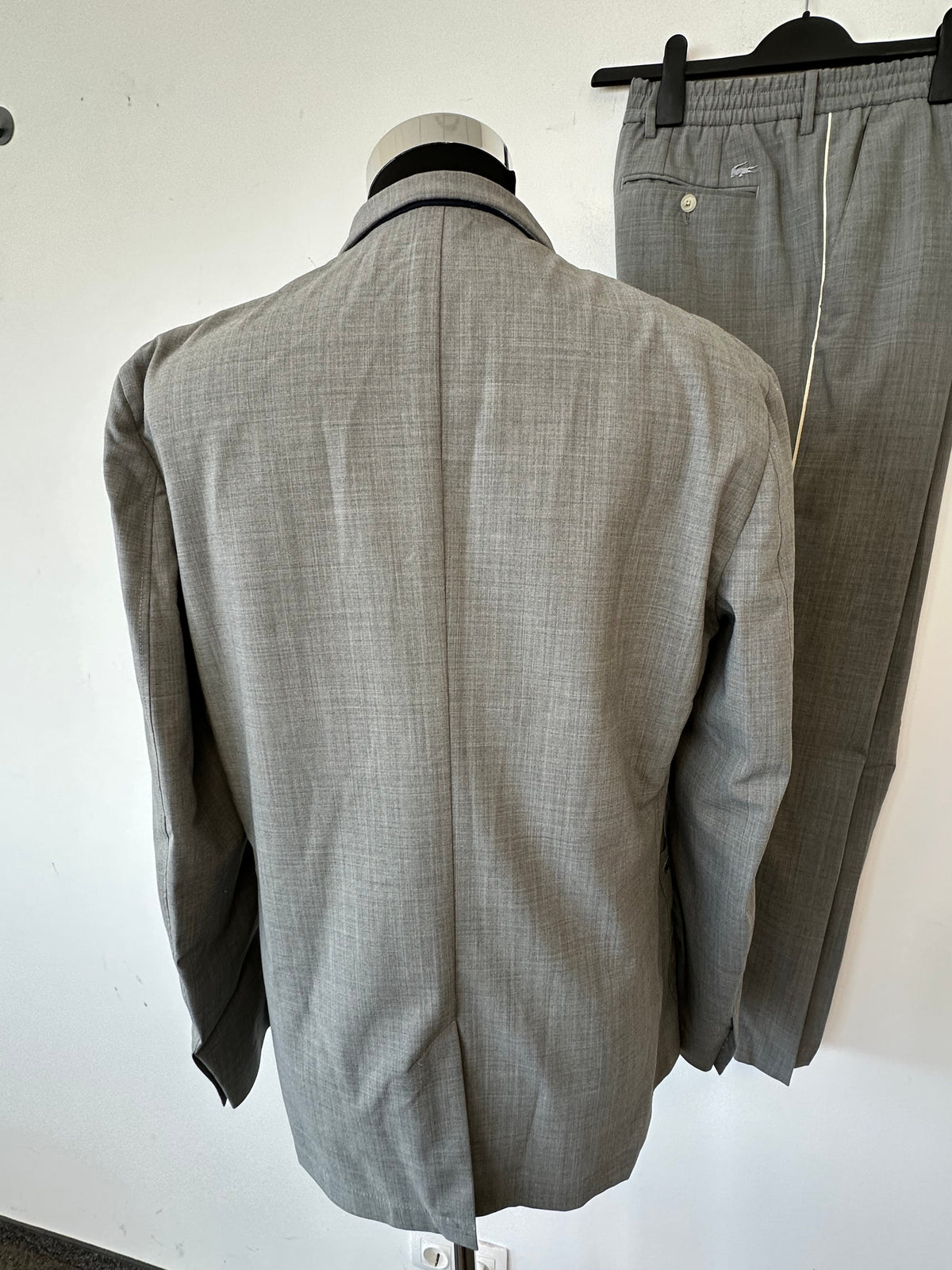 Lacoste 2-piece Suit (EU 50) - Grey Regular Fit Blazer + Trousers, Like New
