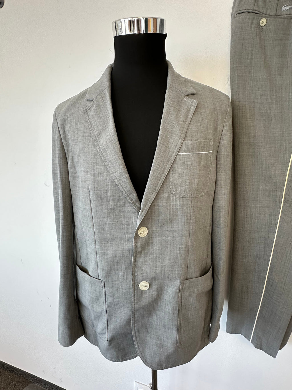 Lacoste 2-piece Suit (EU 50) - Grey Regular Fit Blazer + Trousers, Like New