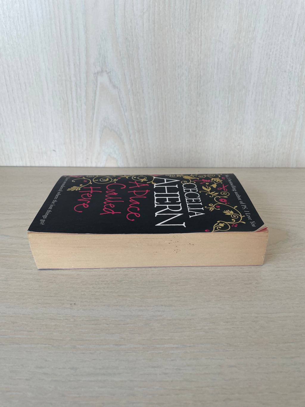 Cecelia Ahern „A Place Called Here“ – Taschenbuch, guter Zustand