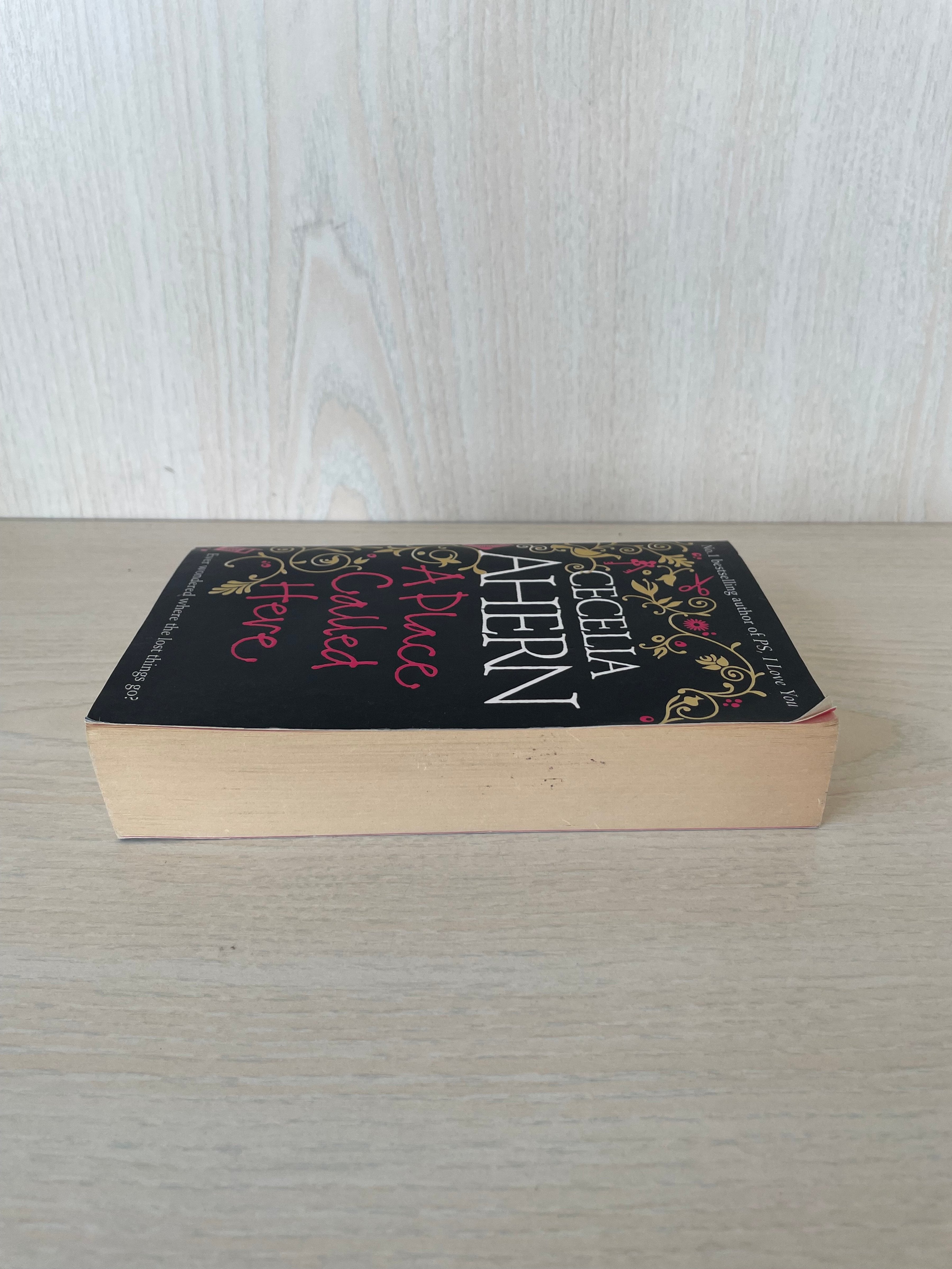 Cecelia Ahern „A Place Called Here“ – Taschenbuch, guter Zustand