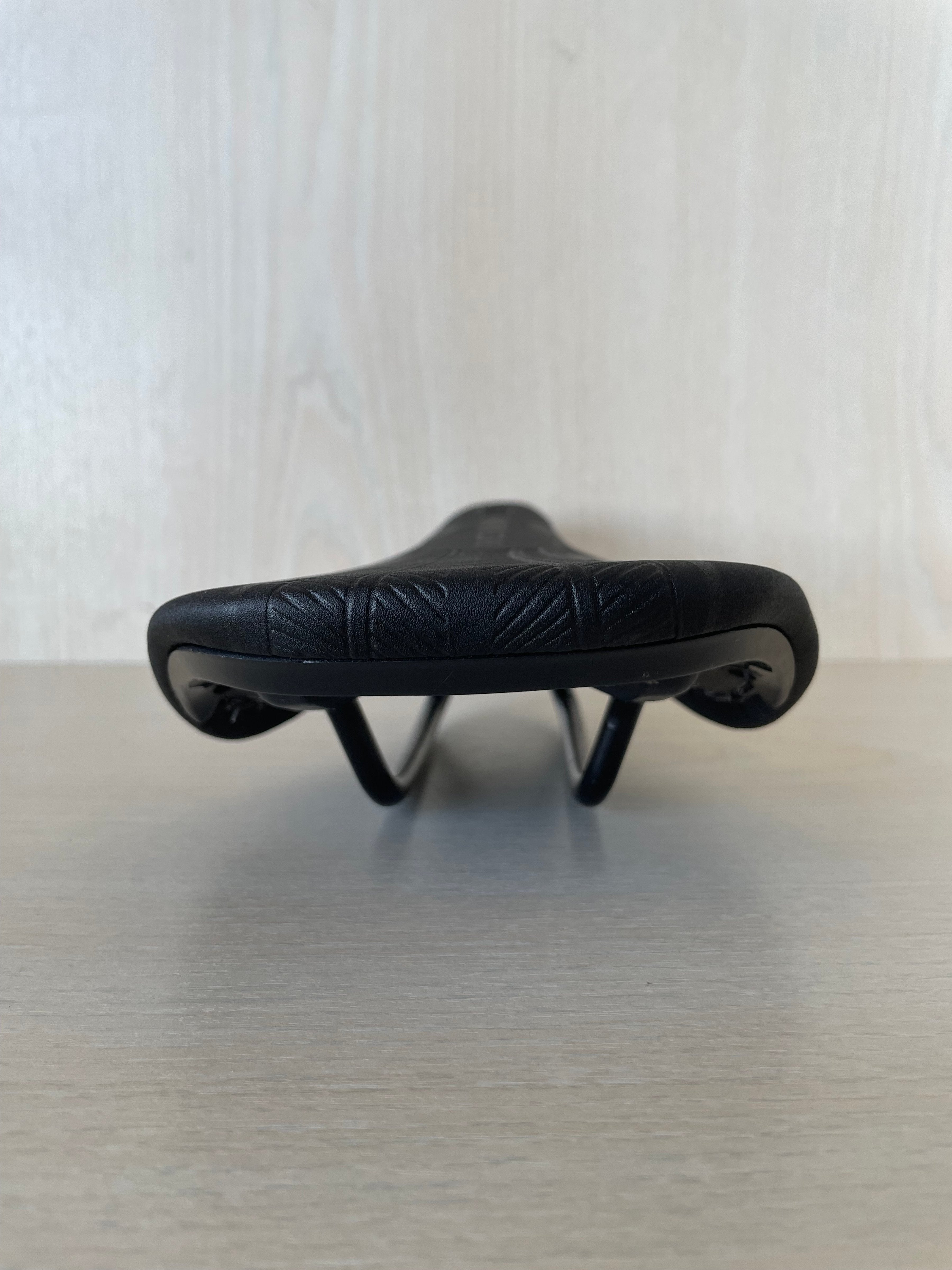 Schwarzer Selle Italia Turbo Bullitt Sattel – Chevron & Punktmuster – Sehr Gut