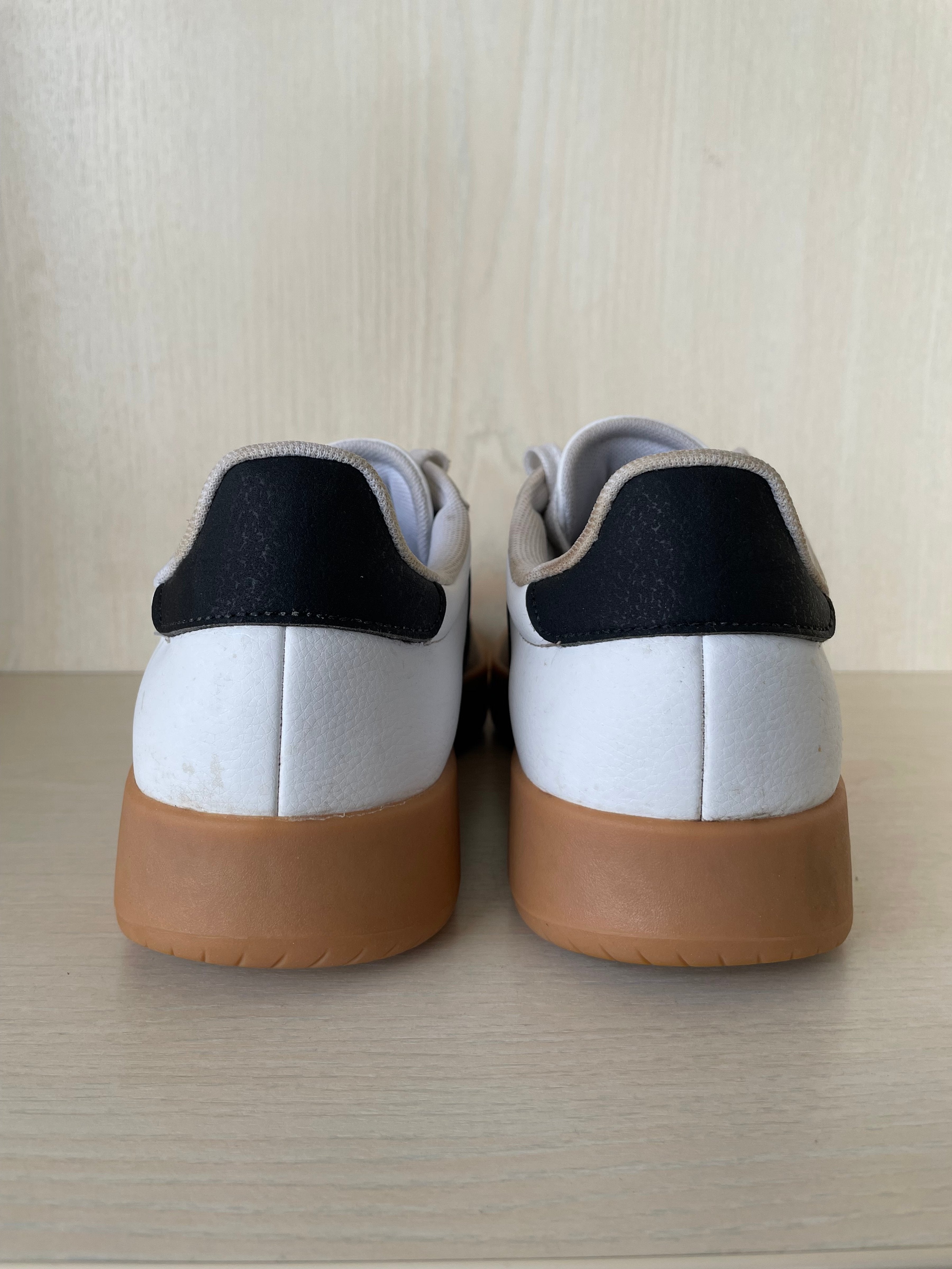 Adidas Barreda Weiß/Schwarz EU 42 Sneaker – Sehr guter Zustand
