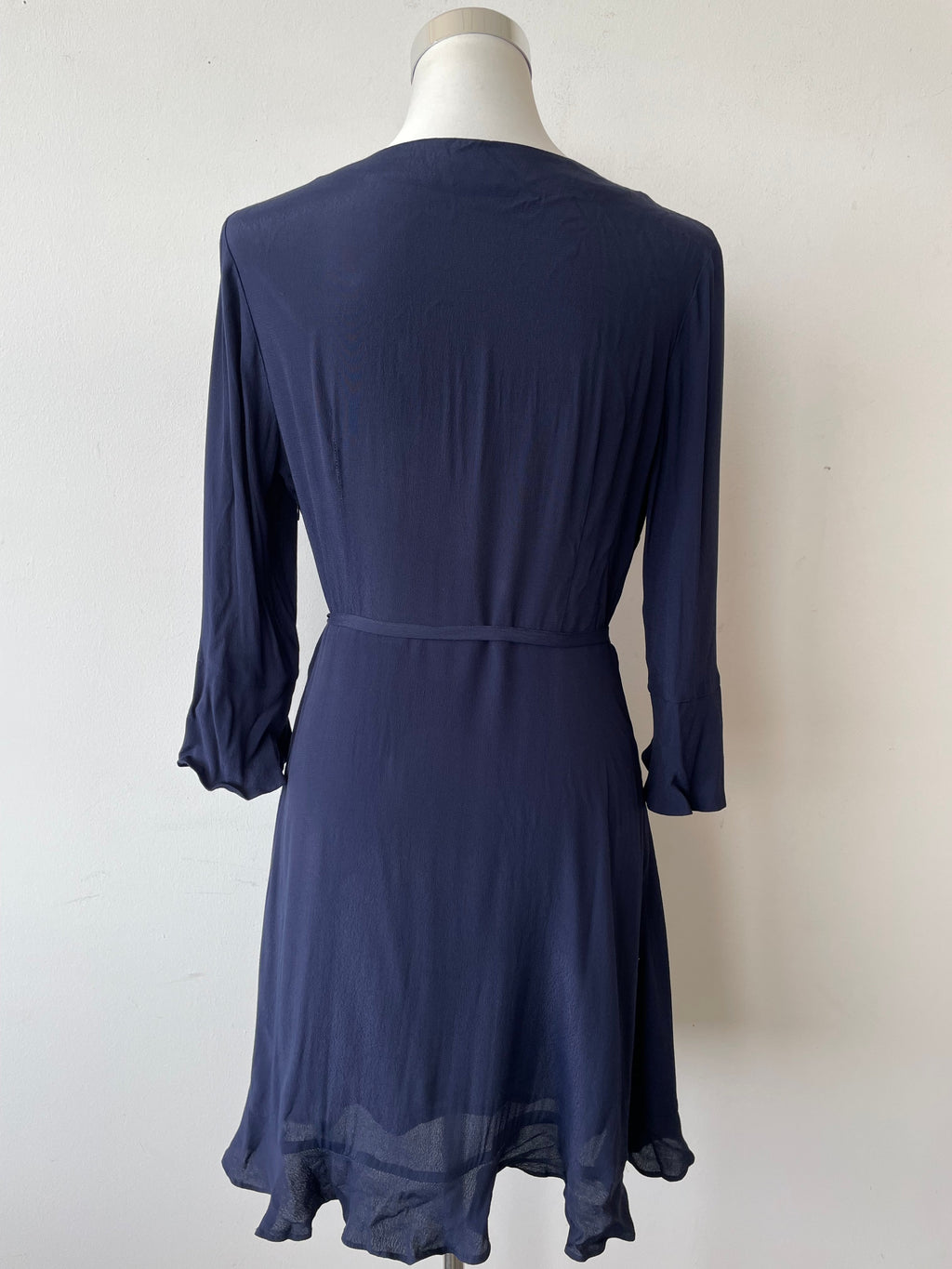 NIKKIE „Ruched Wrap“ Kleid Navy Größe 38 EU / M – Sehr Guter Zustand