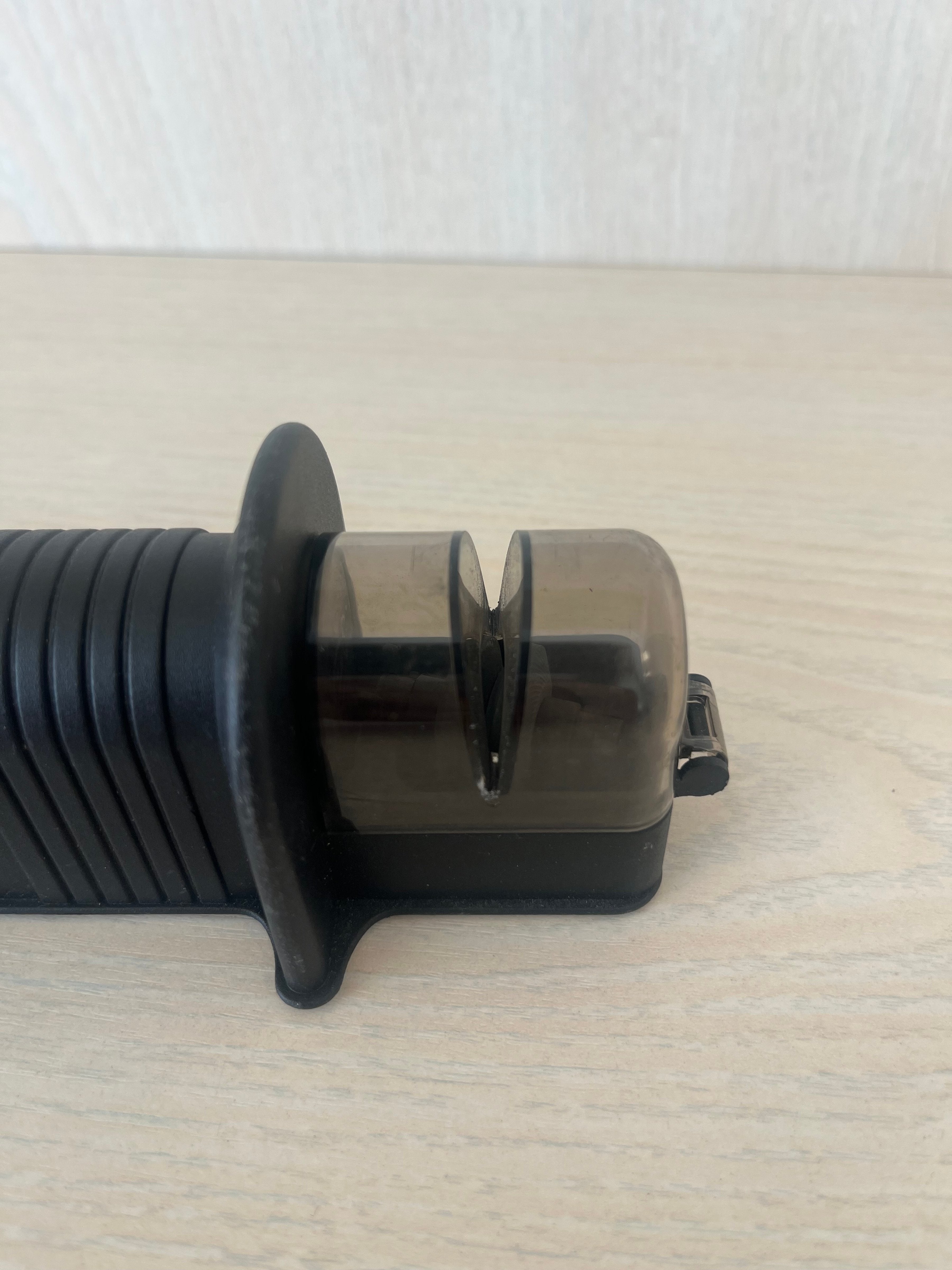 Fiskars Roll-Sharp Messerschärfer – manuell, Keramik, Schwarz, guter Zustand