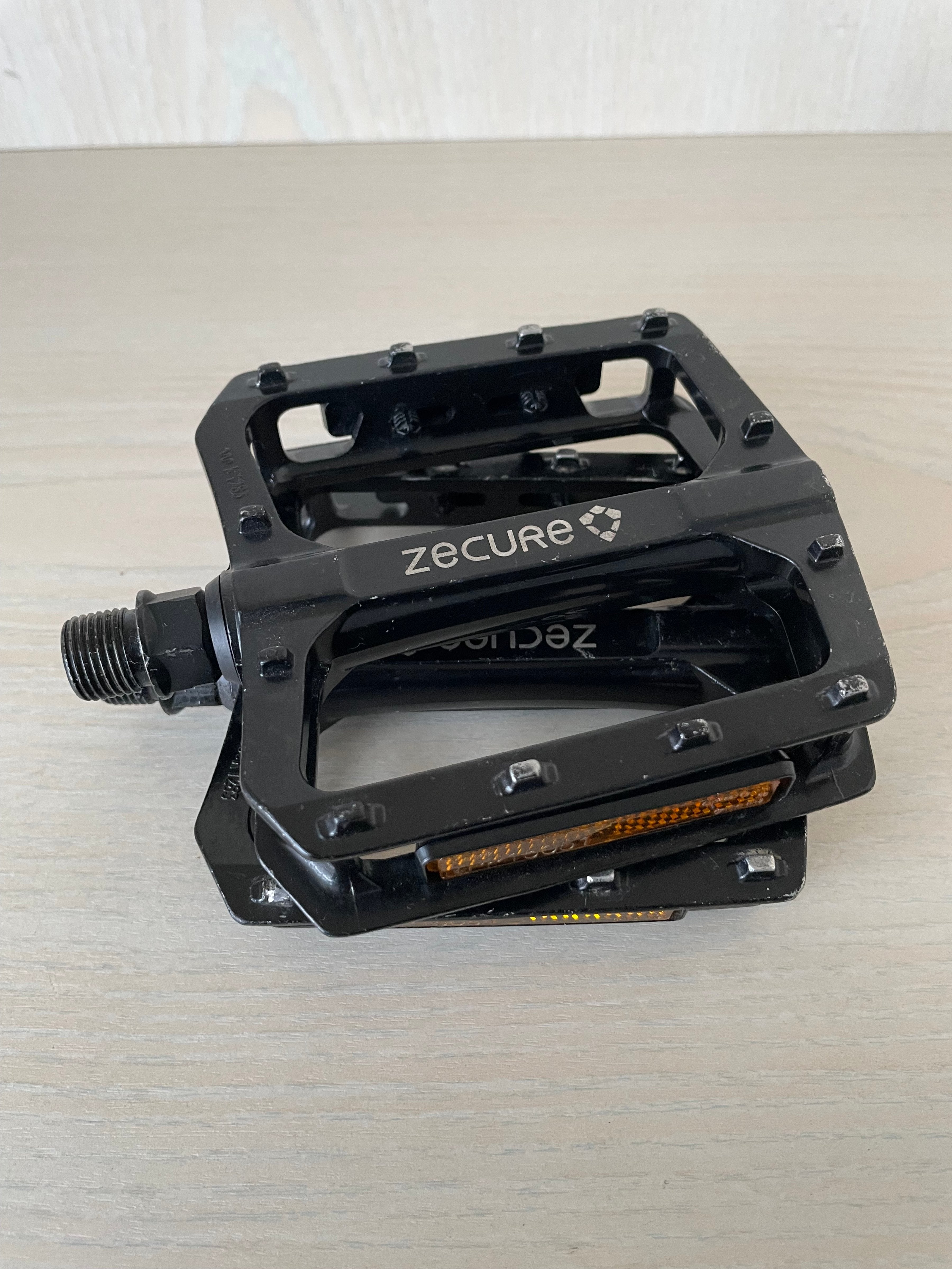 Zecure MTB Bike Pedals, Aluminum, Good Condition, 400g, Reflective Strips