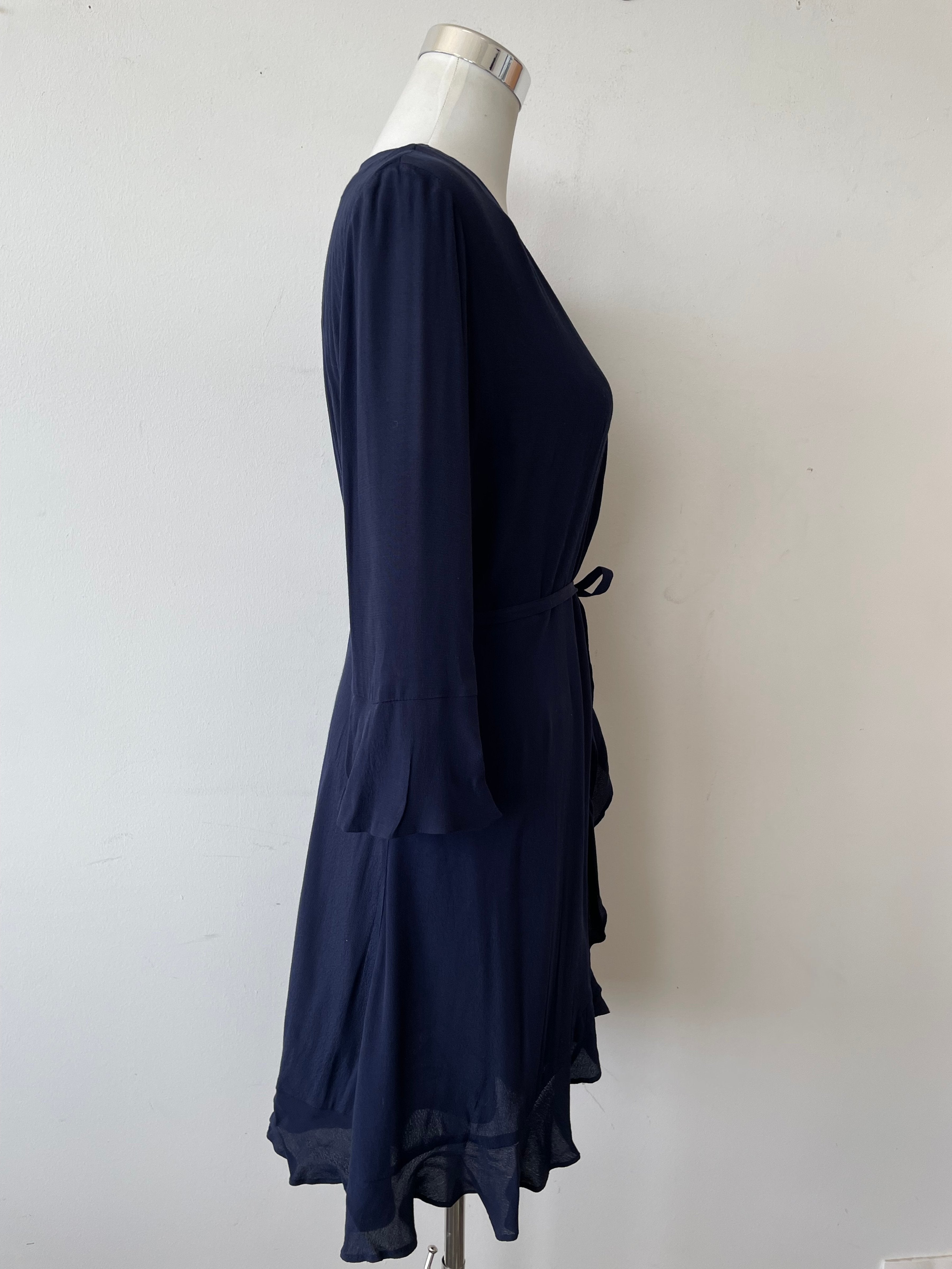 NIKKIE „Ruched Wrap“ Kleid Navy Größe 38 EU / M – Sehr Guter Zustand