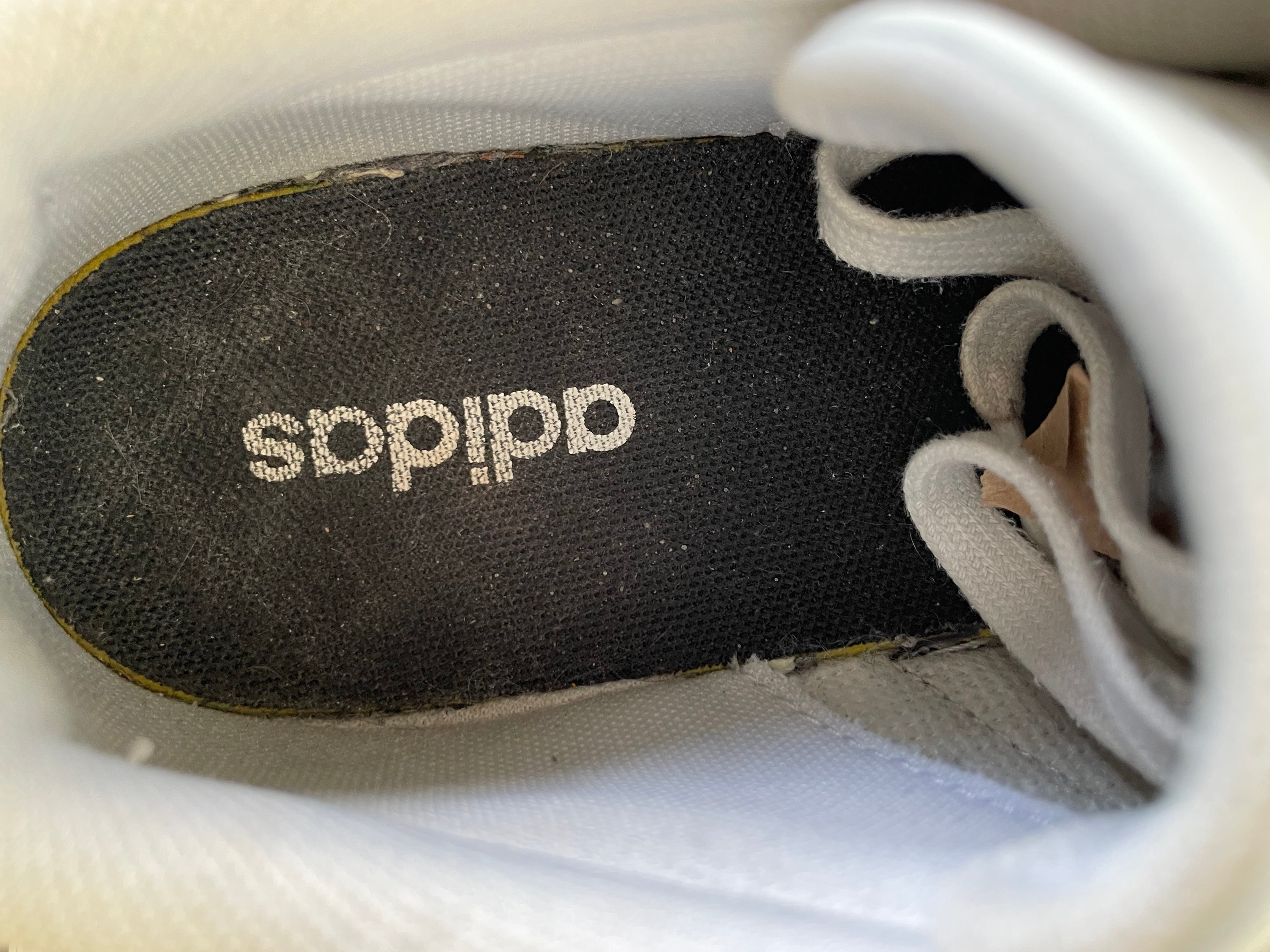 Adidas Barreda Weiß/Schwarz EU 42 Sneaker – Sehr guter Zustand