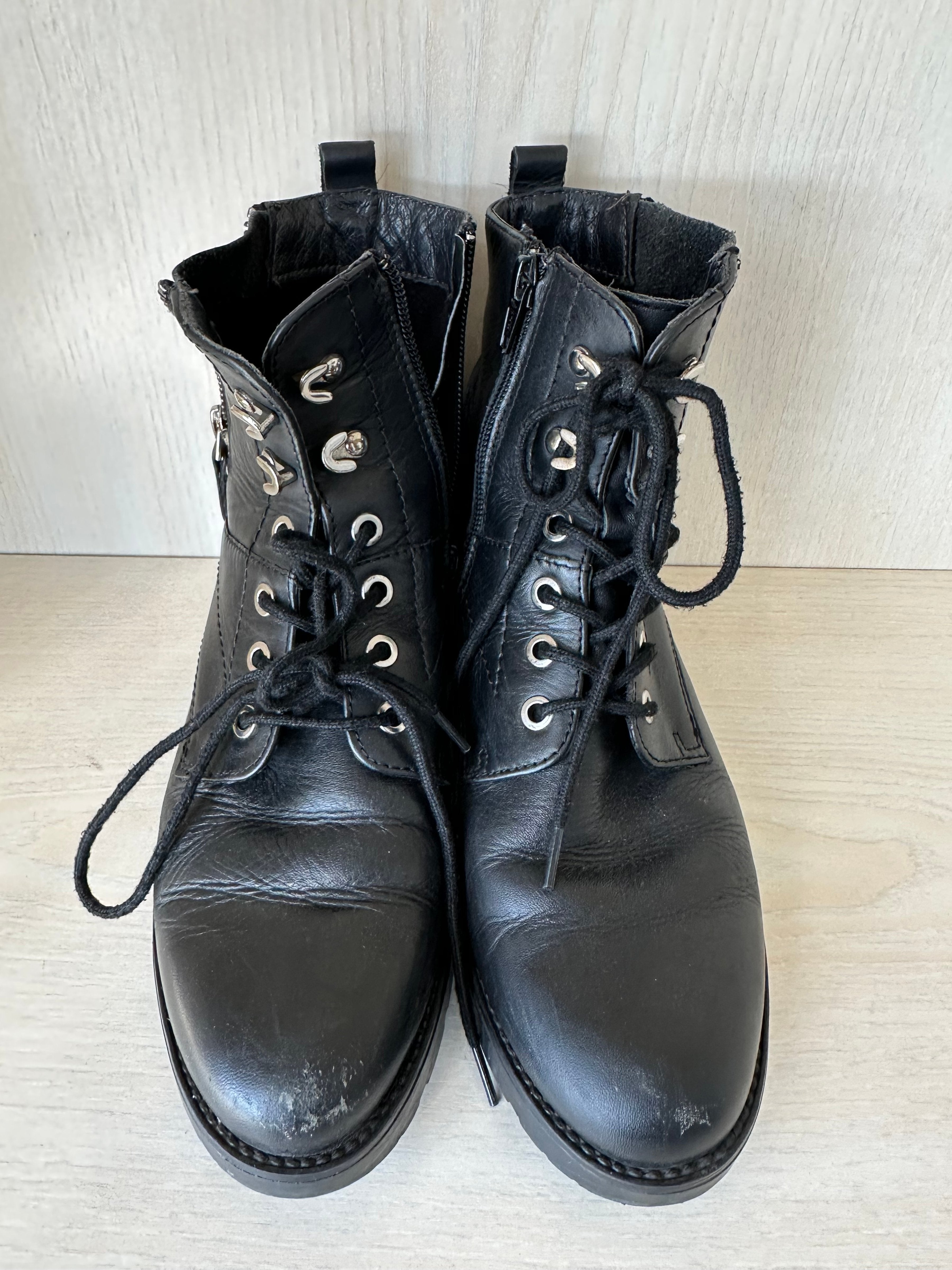 Mango Lace Up Motorradstiefel Schwarz Leder Gr. 38, guter Zustand