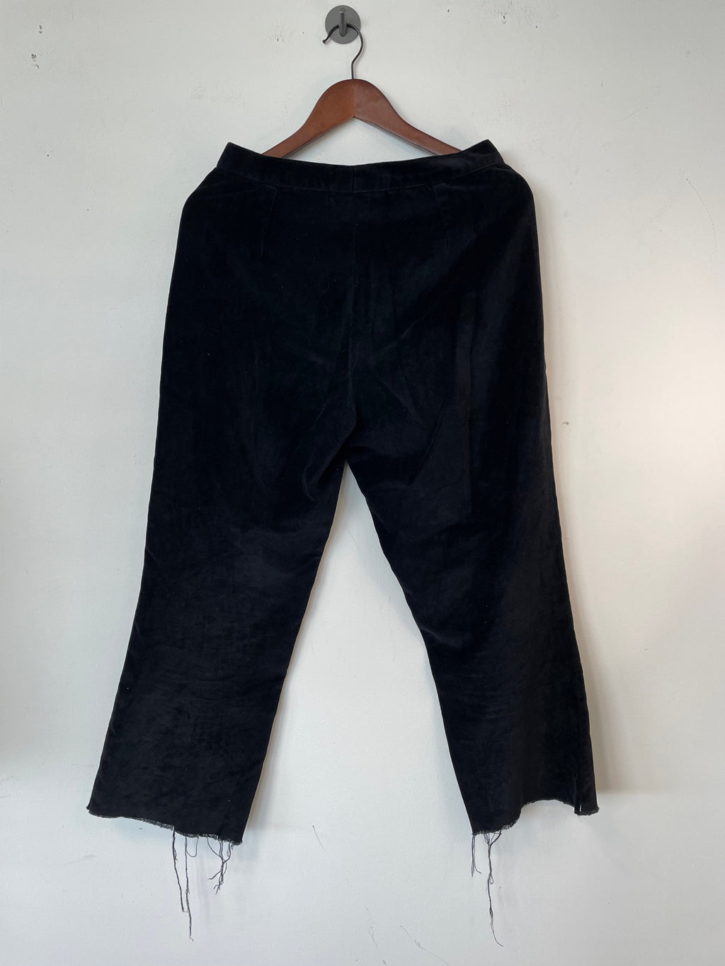 Schwarze Leinenhose mit Fransen, Größe M, guter Zustand