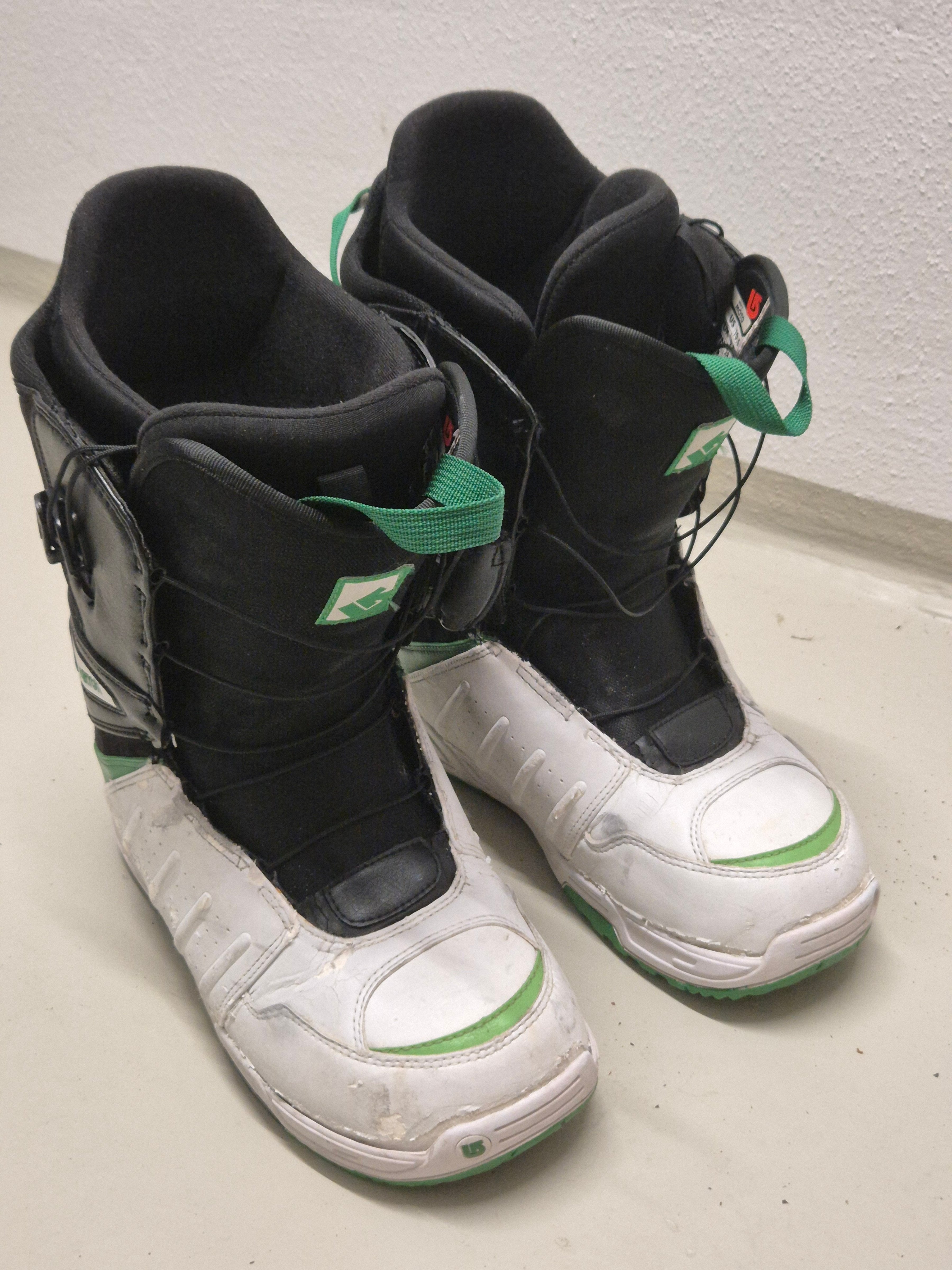 Burton Moto Herren Snowboard Boots, Schwarz/Weiß/Grün, Größe 43.5