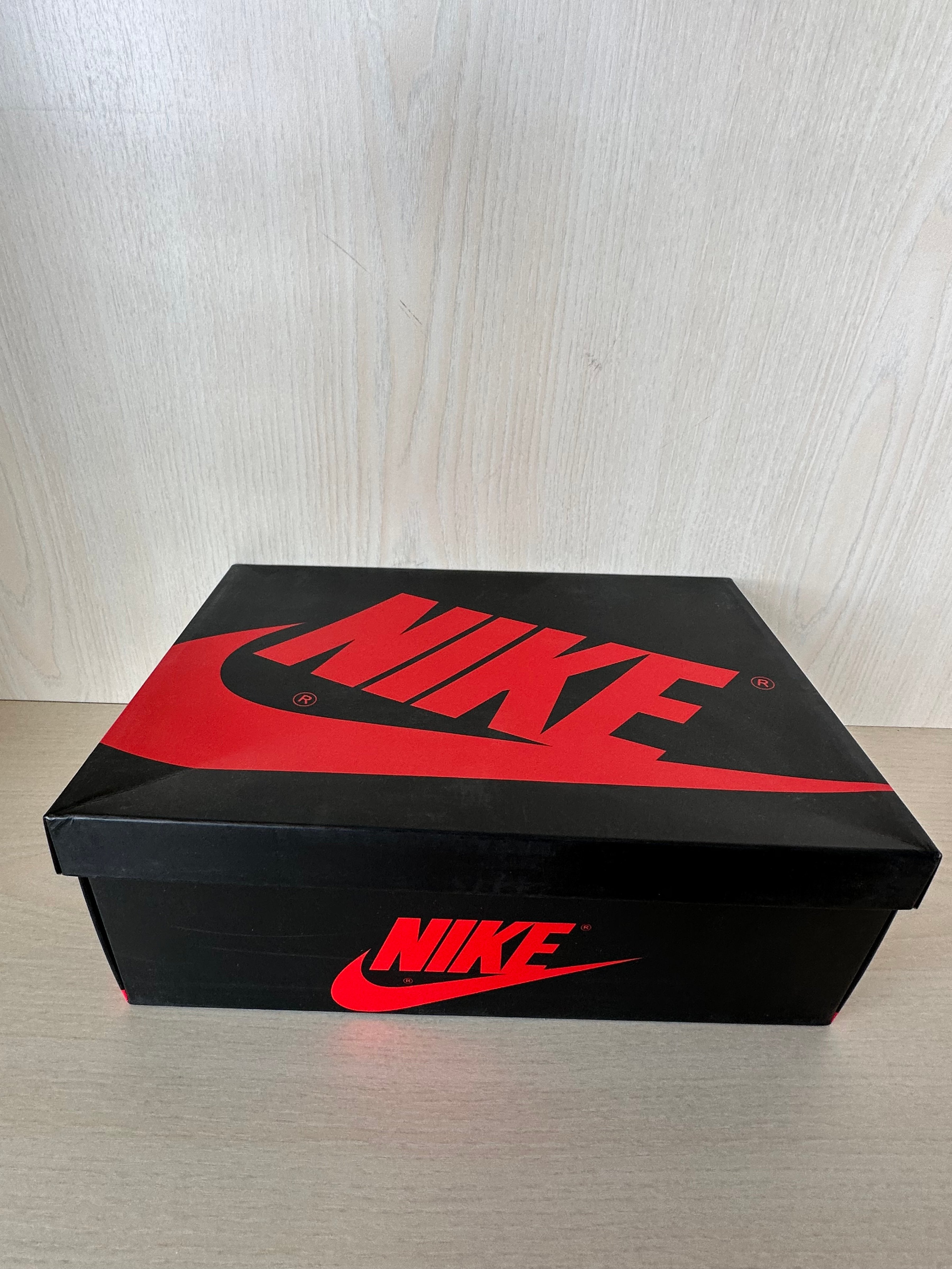 Nike Air Jordan 1 Retro High OG Volt Gold Neu 41 EU