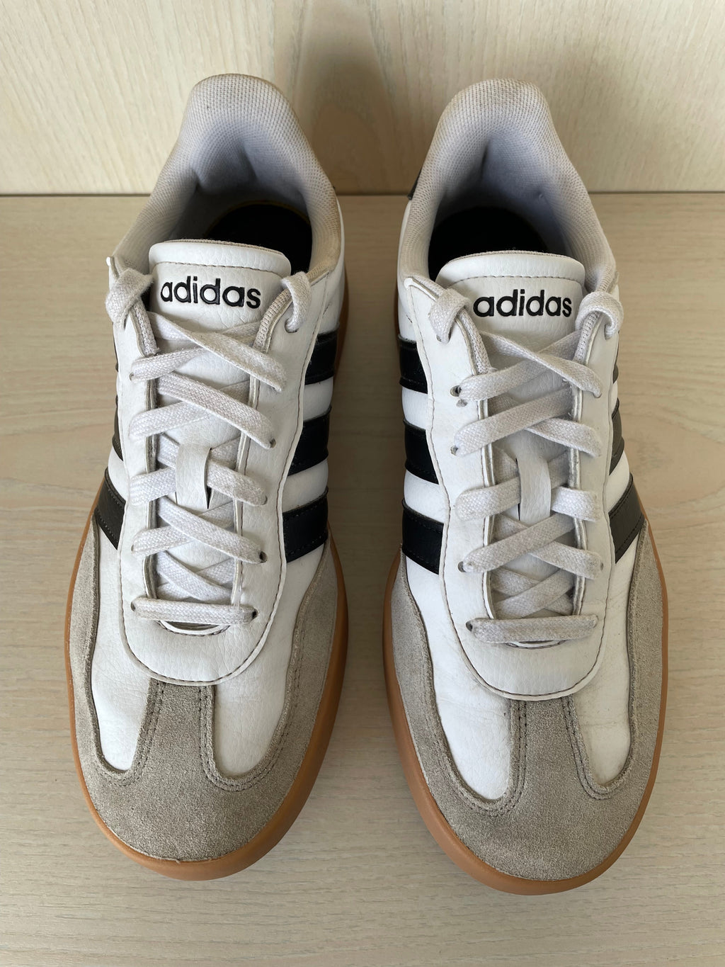 Adidas Barreda Weiß/Schwarz EU 42 Sneaker – Sehr guter Zustand