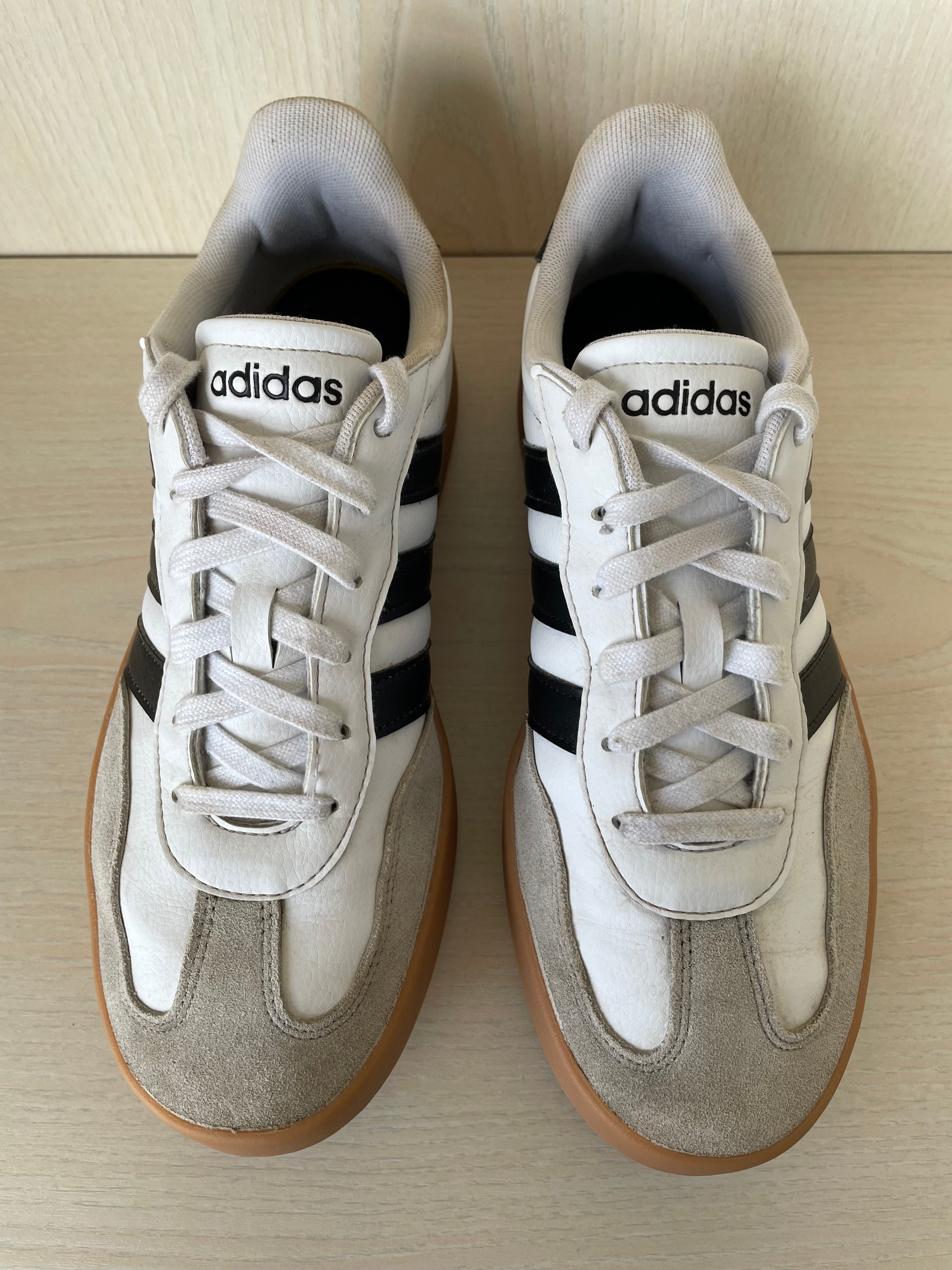 Adidas Barreda Weiß/Schwarz EU 42 Sneaker – Sehr guter Zustand