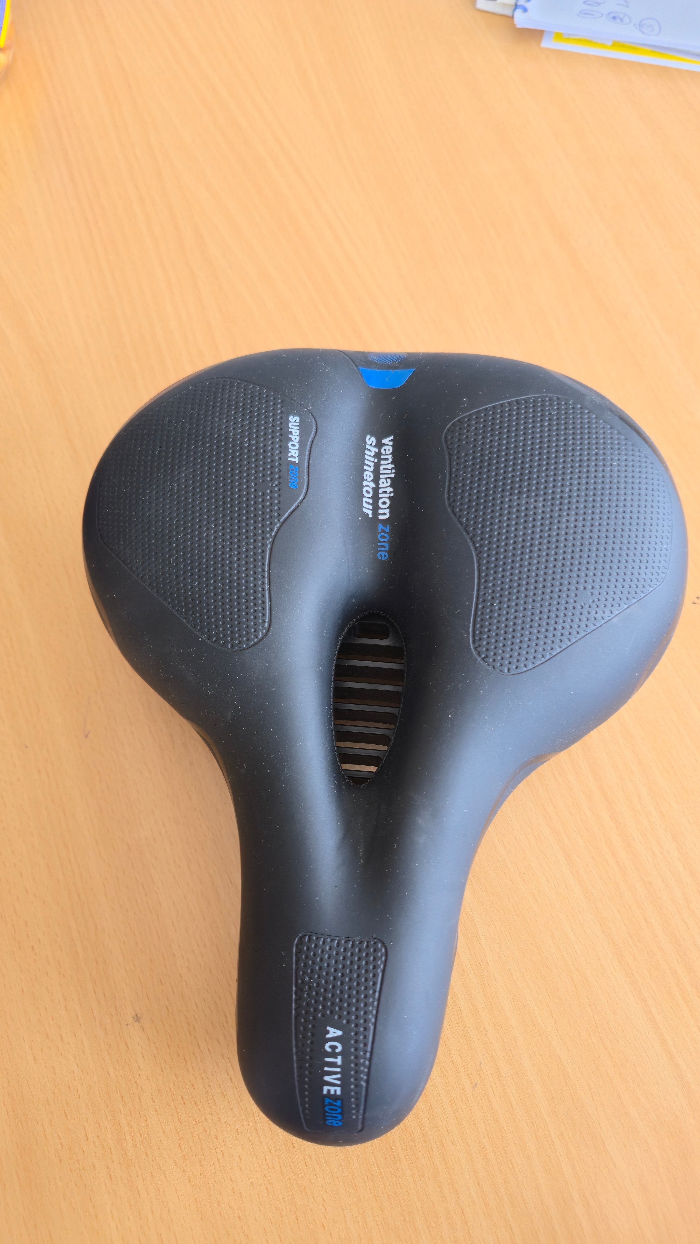 Active Zone Shinetour Fahrradsattel Gel Cut-Out Schwarz Sehr Gut Standard