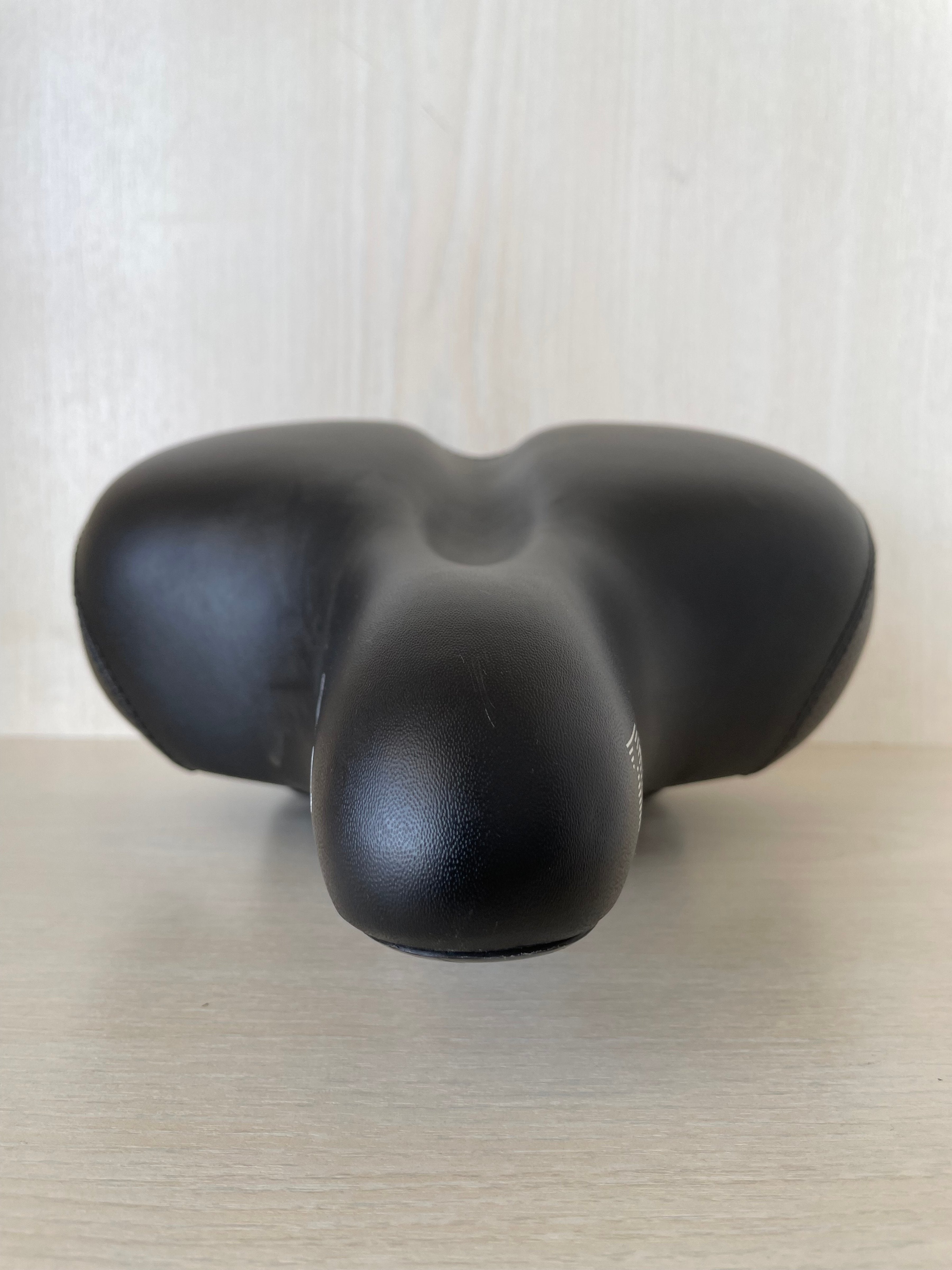 Velo Plush Comfort Bike Seat, Very Good, 27x24cm, Slight Stains