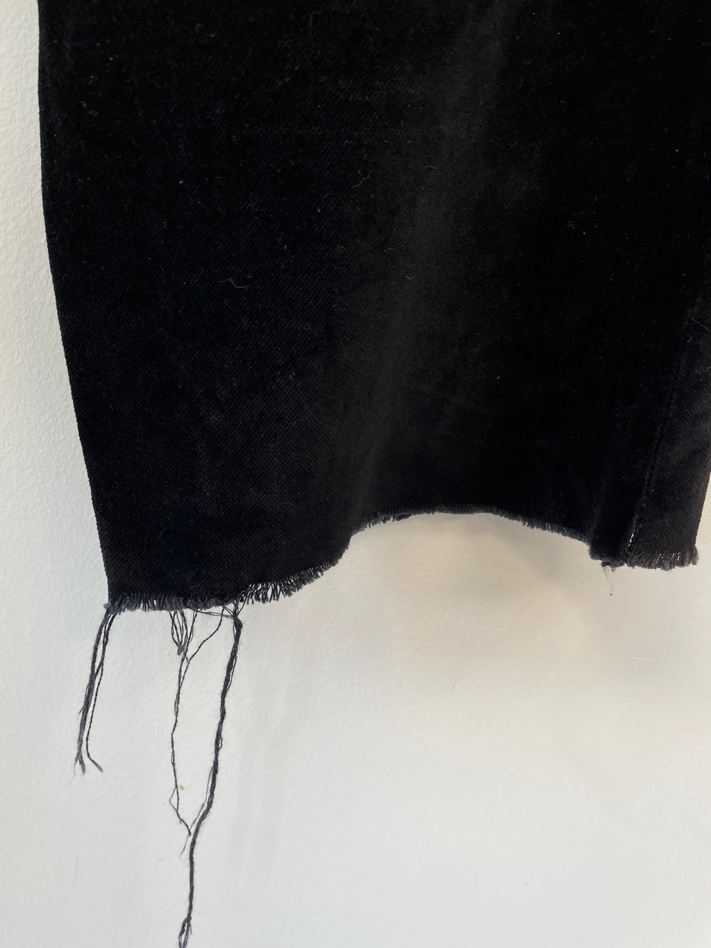 Schwarze Leinenhose mit Fransen, Größe M, guter Zustand