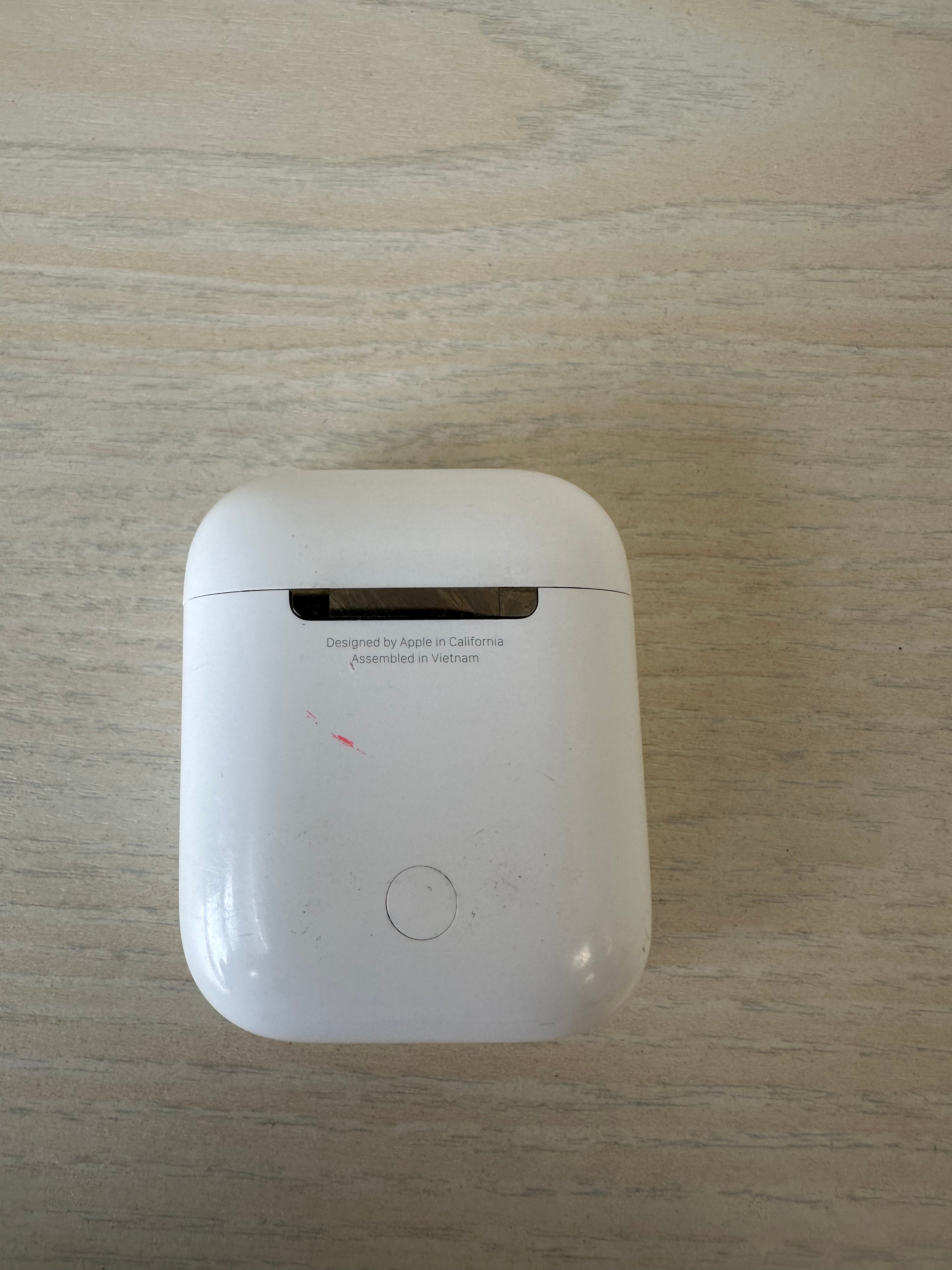 Apple AirPods (1st/2nd Gen) A1602 with Charging Case White – Normal Use