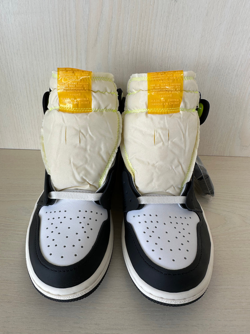 Nike Air Jordan 1 Retro High OG Volt Gold Neu 41 EU