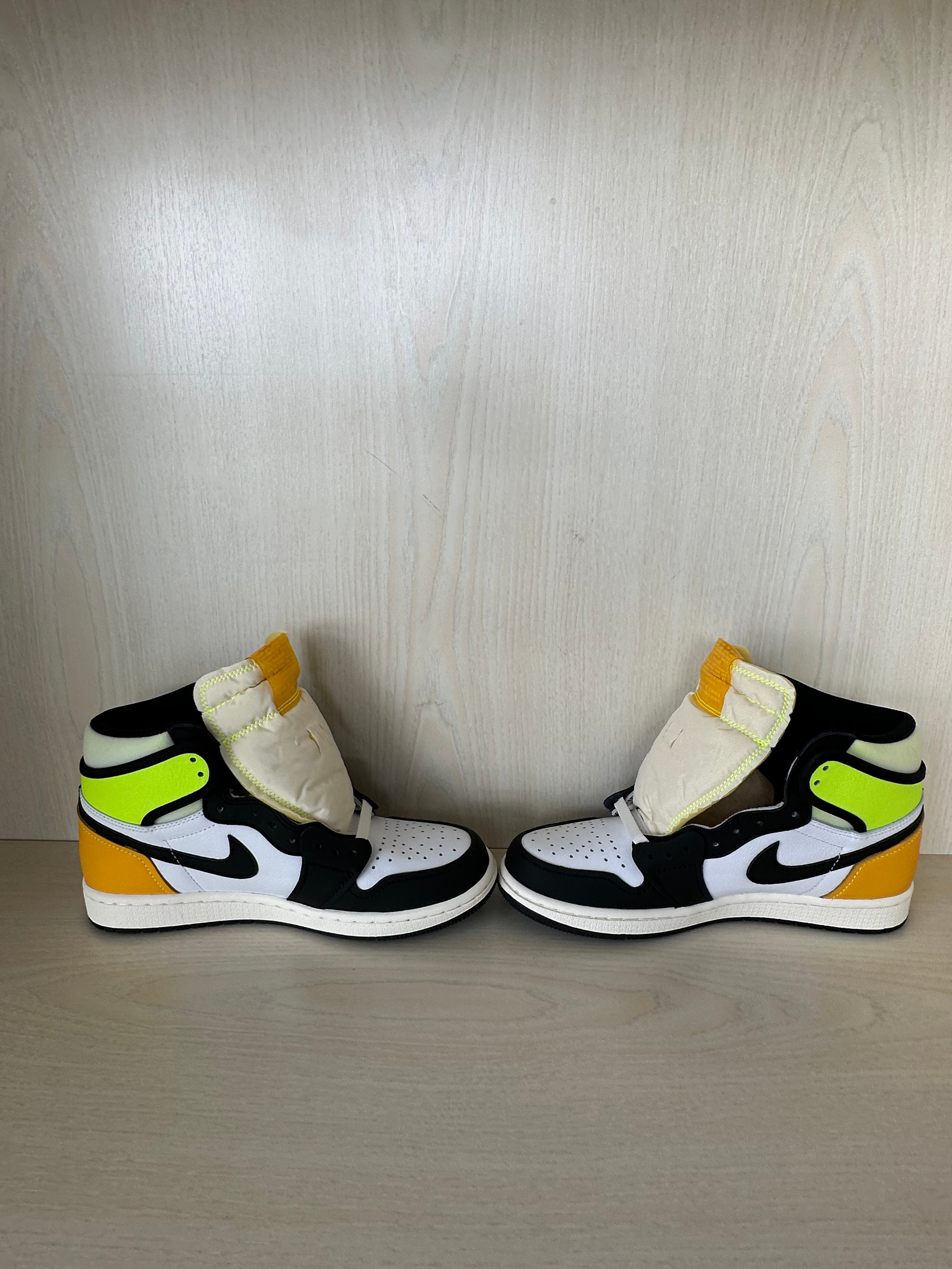 Nike Air Jordan 1 Retro High OG Volt Gold Neu 41 EU