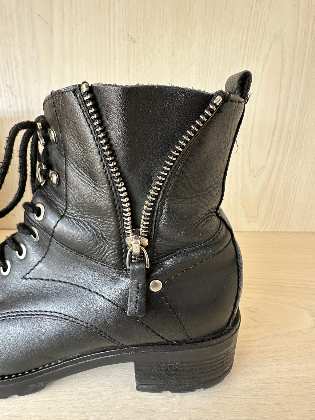 Mango Lace Up Motorradstiefel Schwarz Leder Gr. 38, guter Zustand