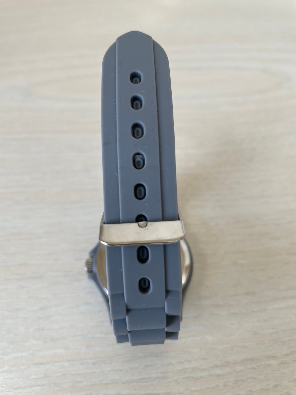 Adee Kaye Herren-Uhr Grau Silikonband Neu