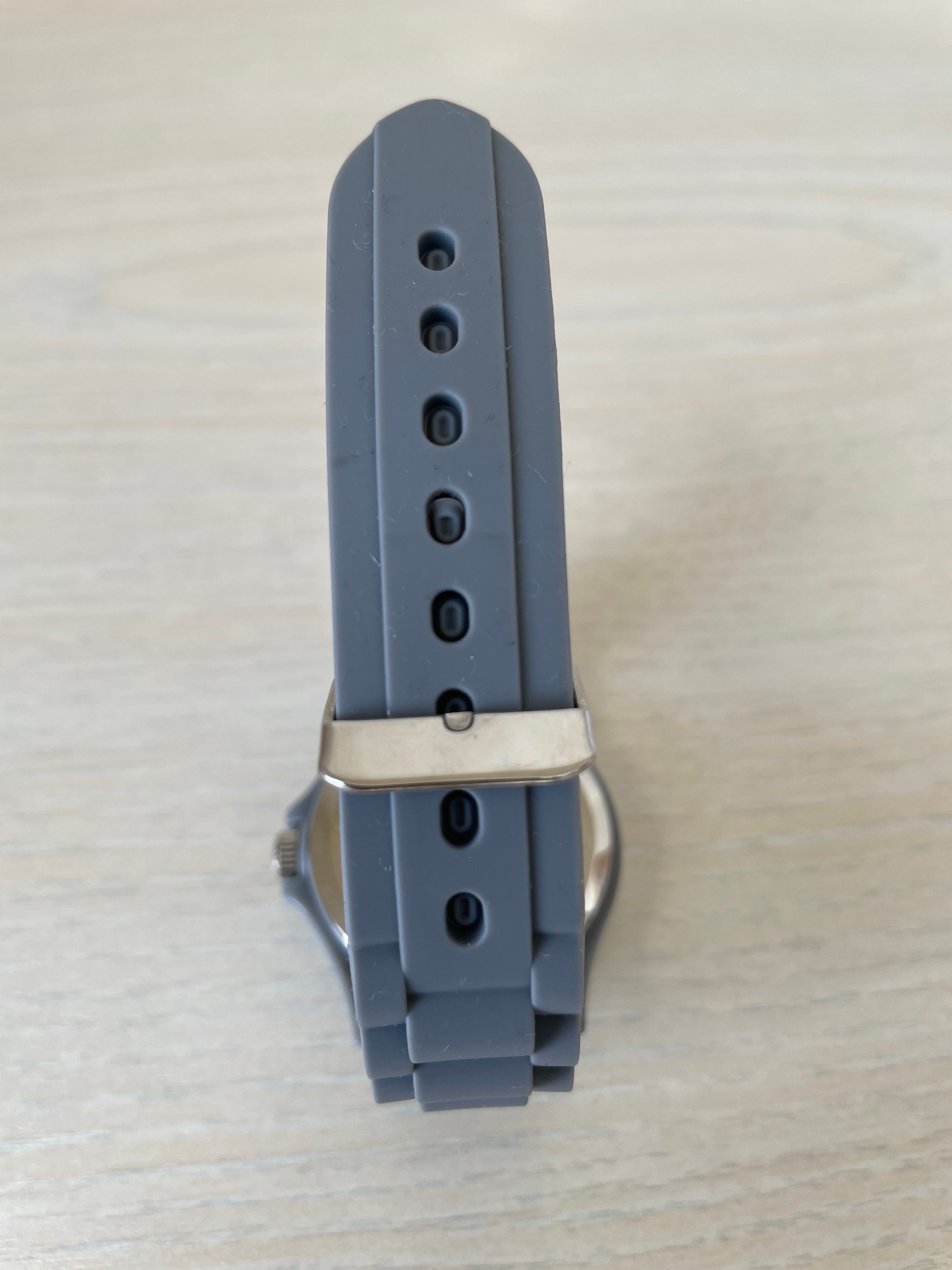 Adee Kaye Herren-Uhr Grau Silikonband Neu