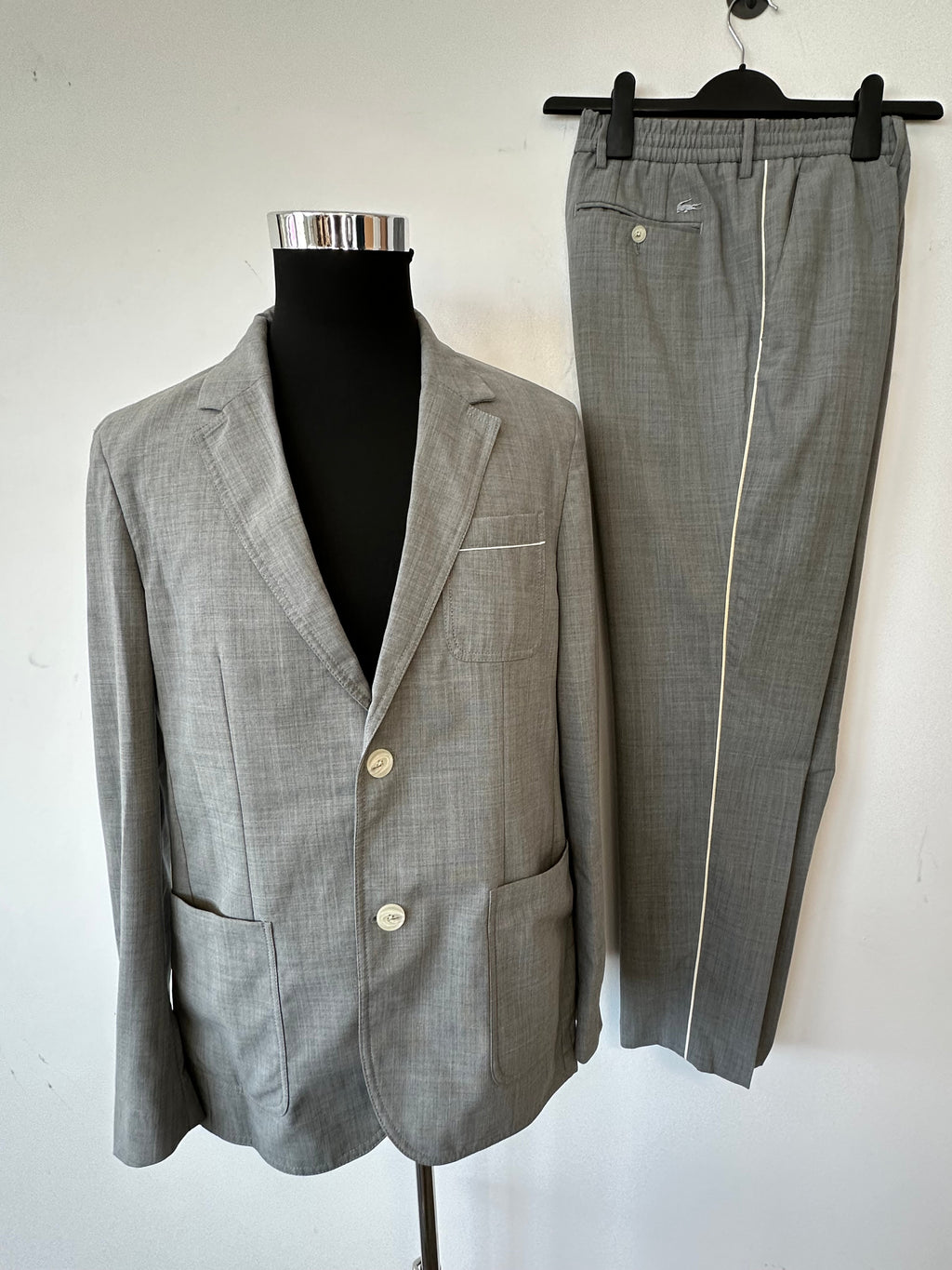 Lacoste 2-piece Suit (EU 50) - Grey Regular Fit Blazer + Trousers, Like New