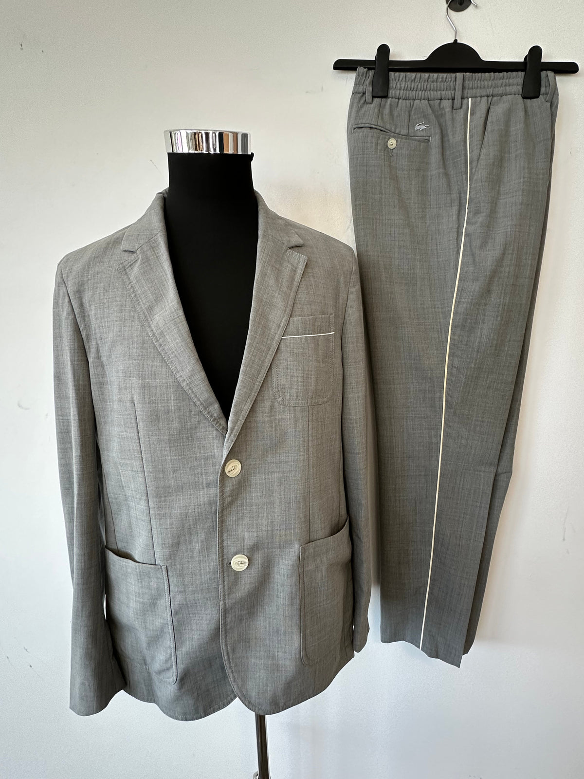 Lacoste 2-piece Suit (EU 50) - Grey Regular Fit Blazer + Trousers, Like New