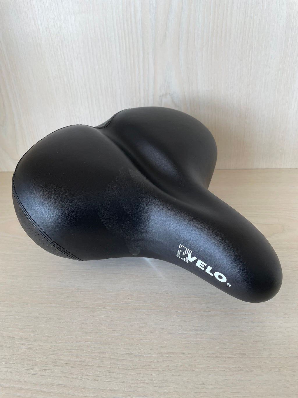 Velo Plush Comfort Bike Seat, Very Good, 27x24cm, Slight Stains