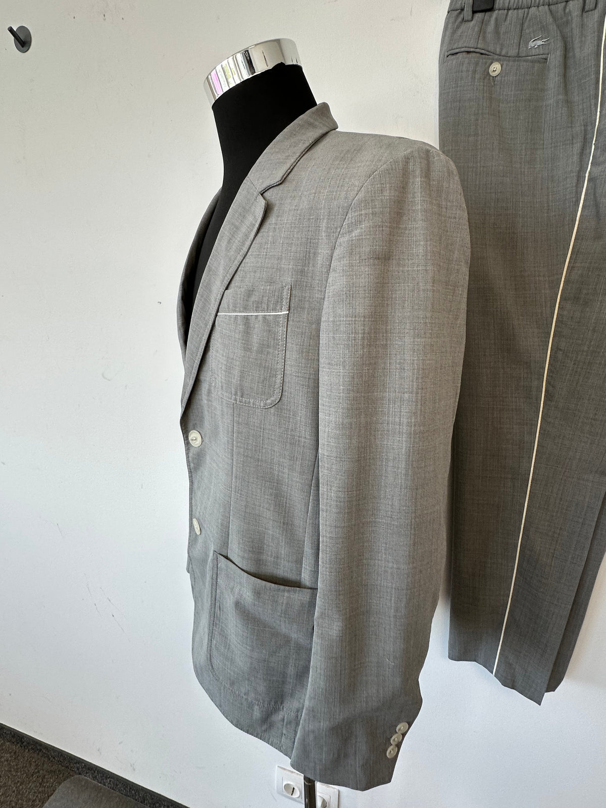 Lacoste 2-piece Suit (EU 50) - Grey Regular Fit Blazer + Trousers, Like New
