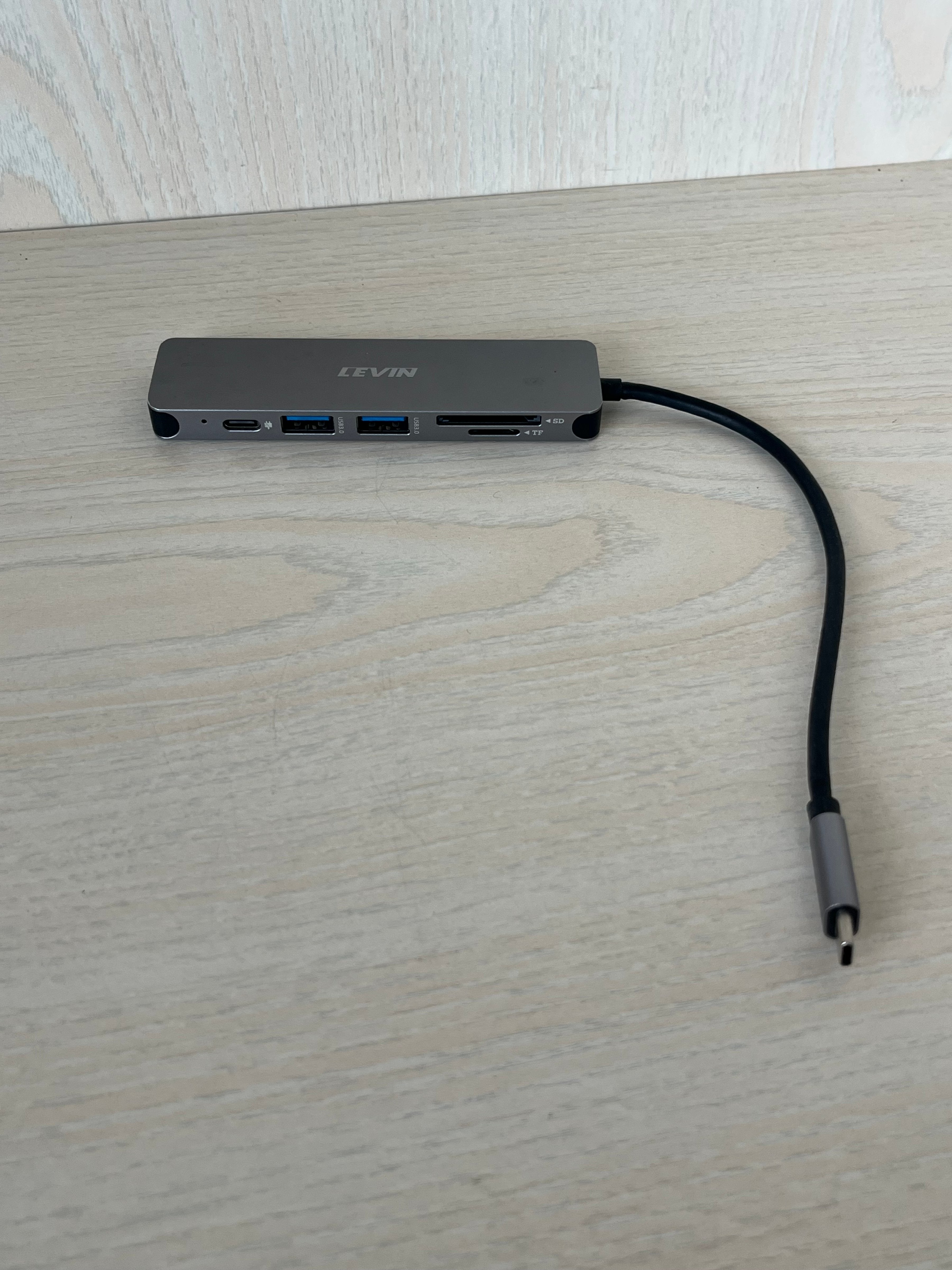 Levin USB-C Hub Pro UCN3286 Silber Kompakt Sehr Gut