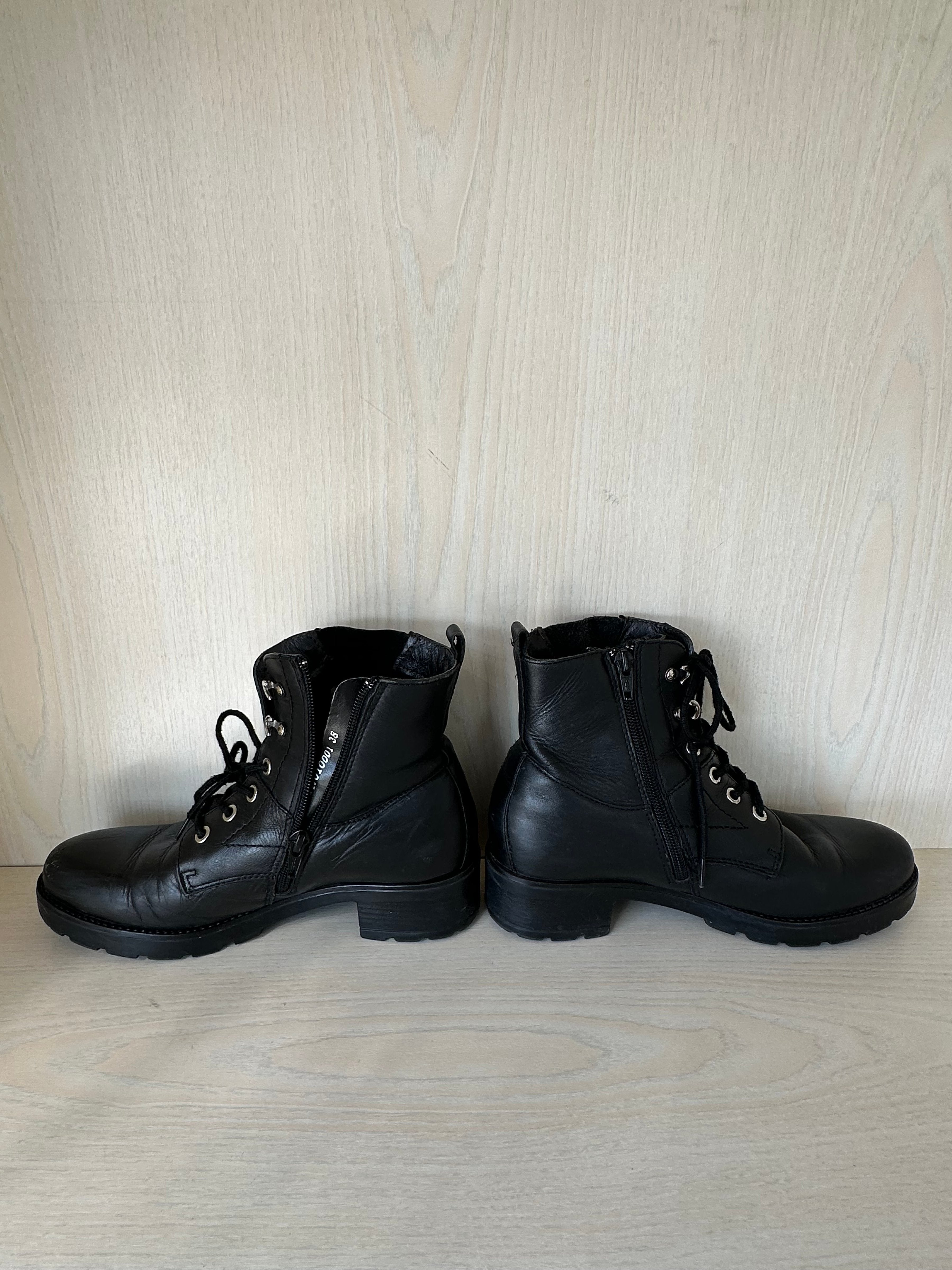 Mango Lace Up Motorradstiefel Schwarz Leder Gr. 38, guter Zustand