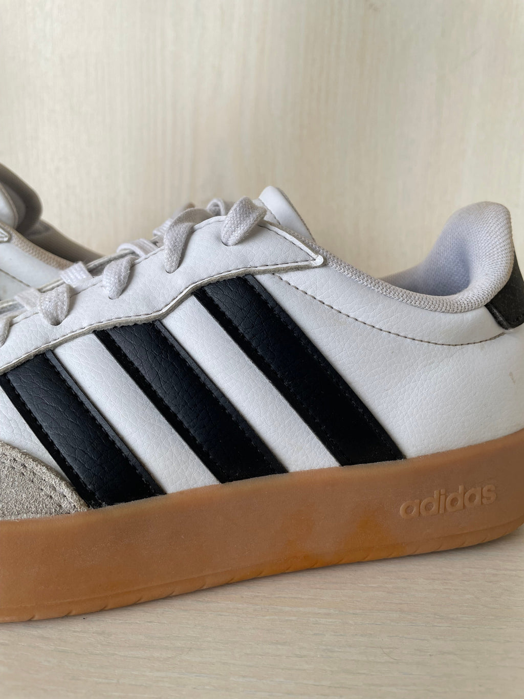 Adidas Barreda Weiß/Schwarz EU 42 Sneaker – Sehr guter Zustand