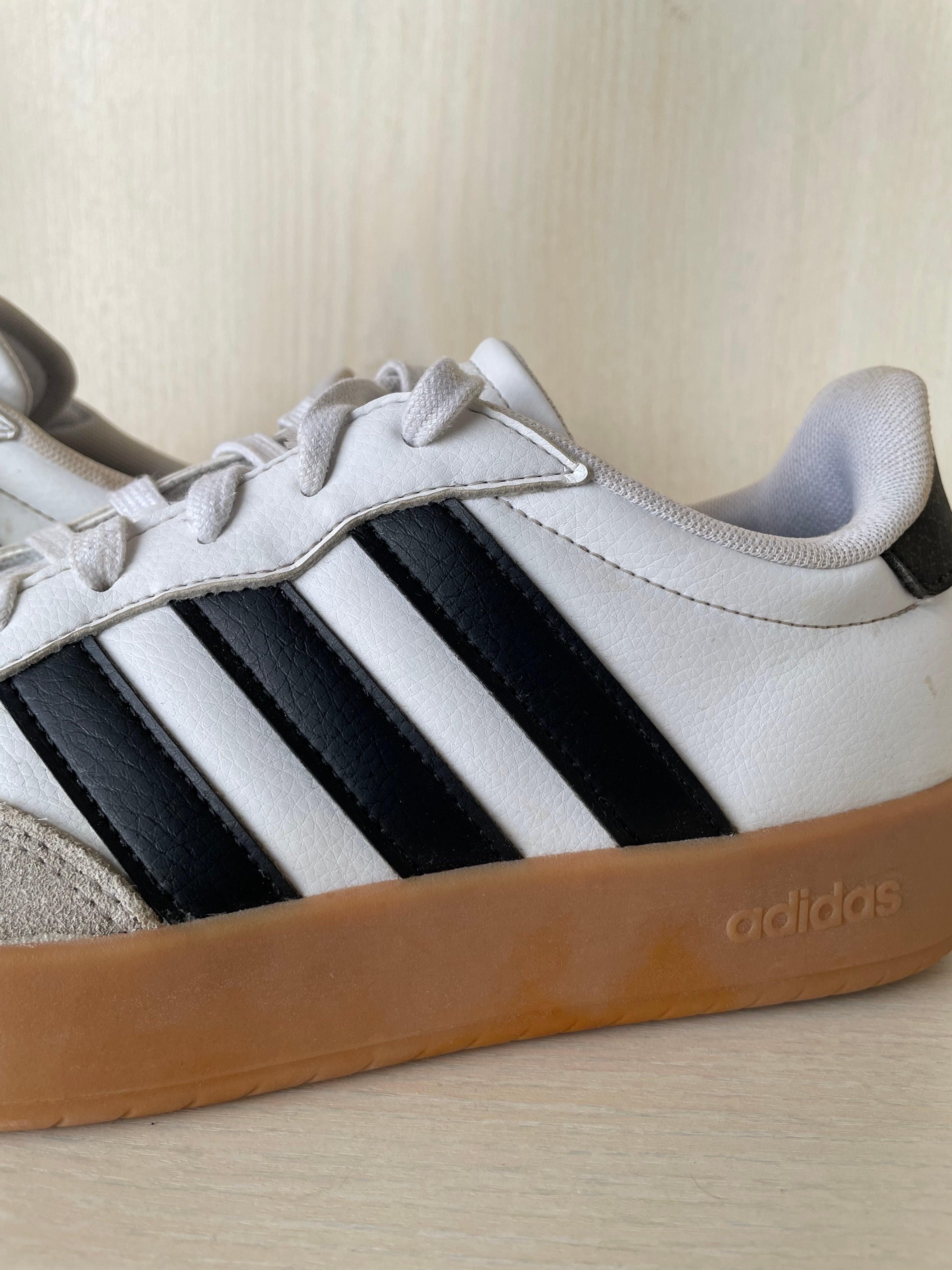 Adidas Barreda Weiß/Schwarz EU 42 Sneaker – Sehr guter Zustand