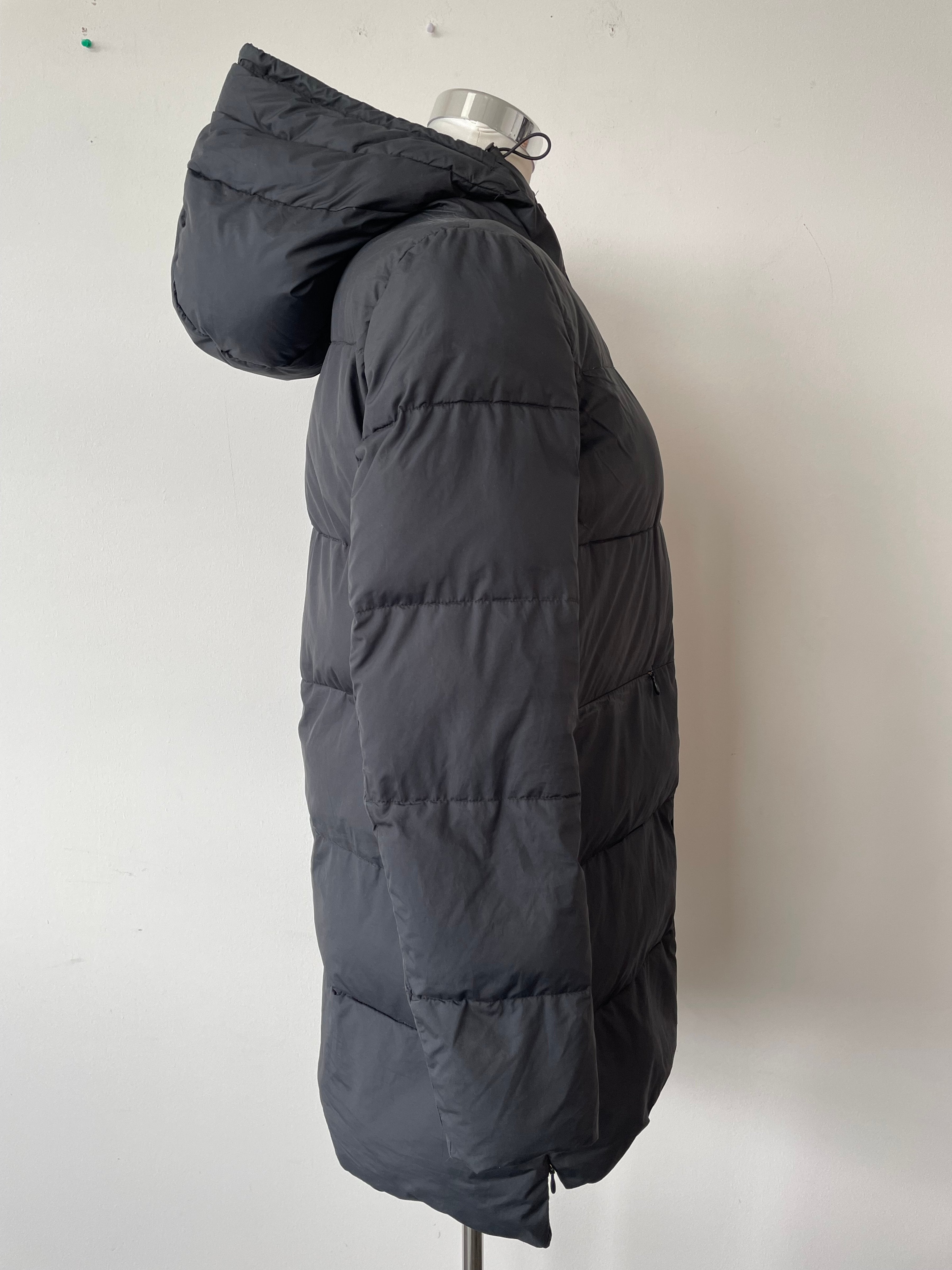 ECOALF Damen XS Schwarz Daunenmantel – 70% Daunen, Kapuze, guter Zustand