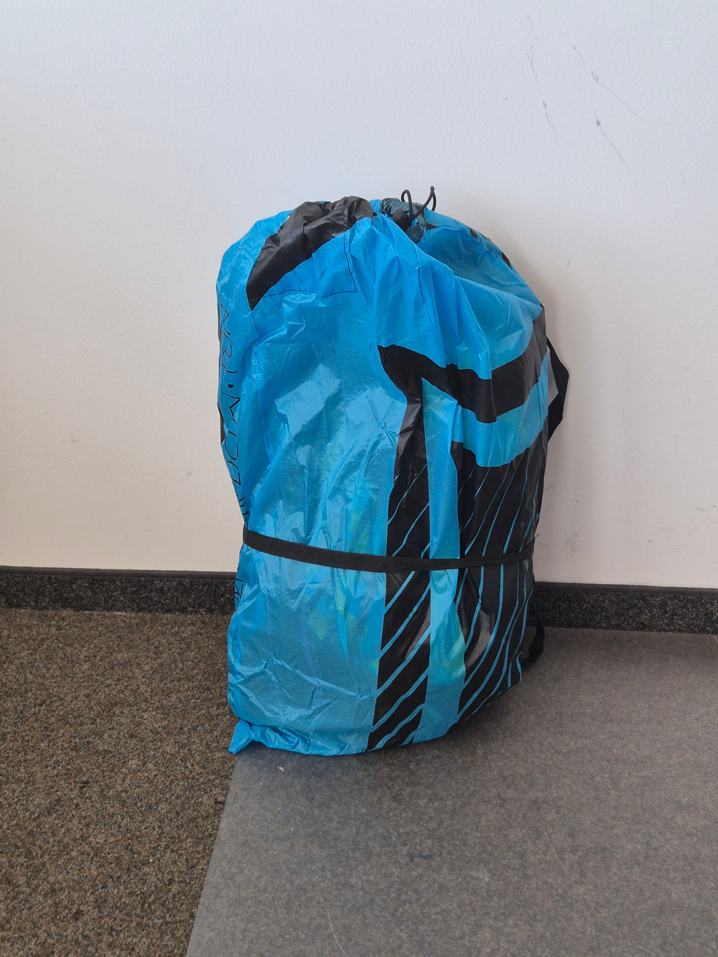 Liquid Force Solo Kite 9m Blau/Schwarz/Gelb - Guter Zustand