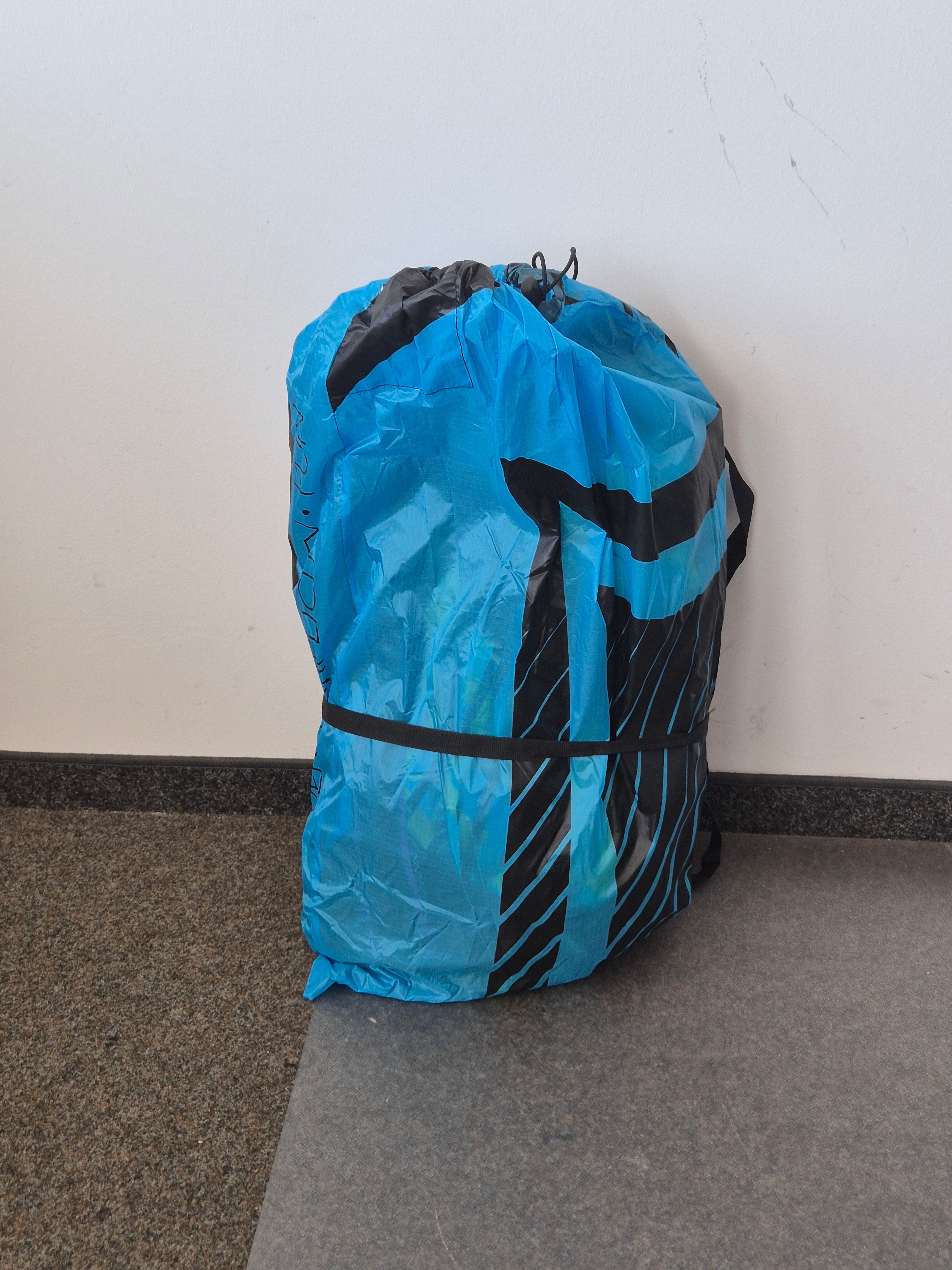 Liquid Force Solo Kite 9m Blau/Schwarz/Gelb - Guter Zustand
