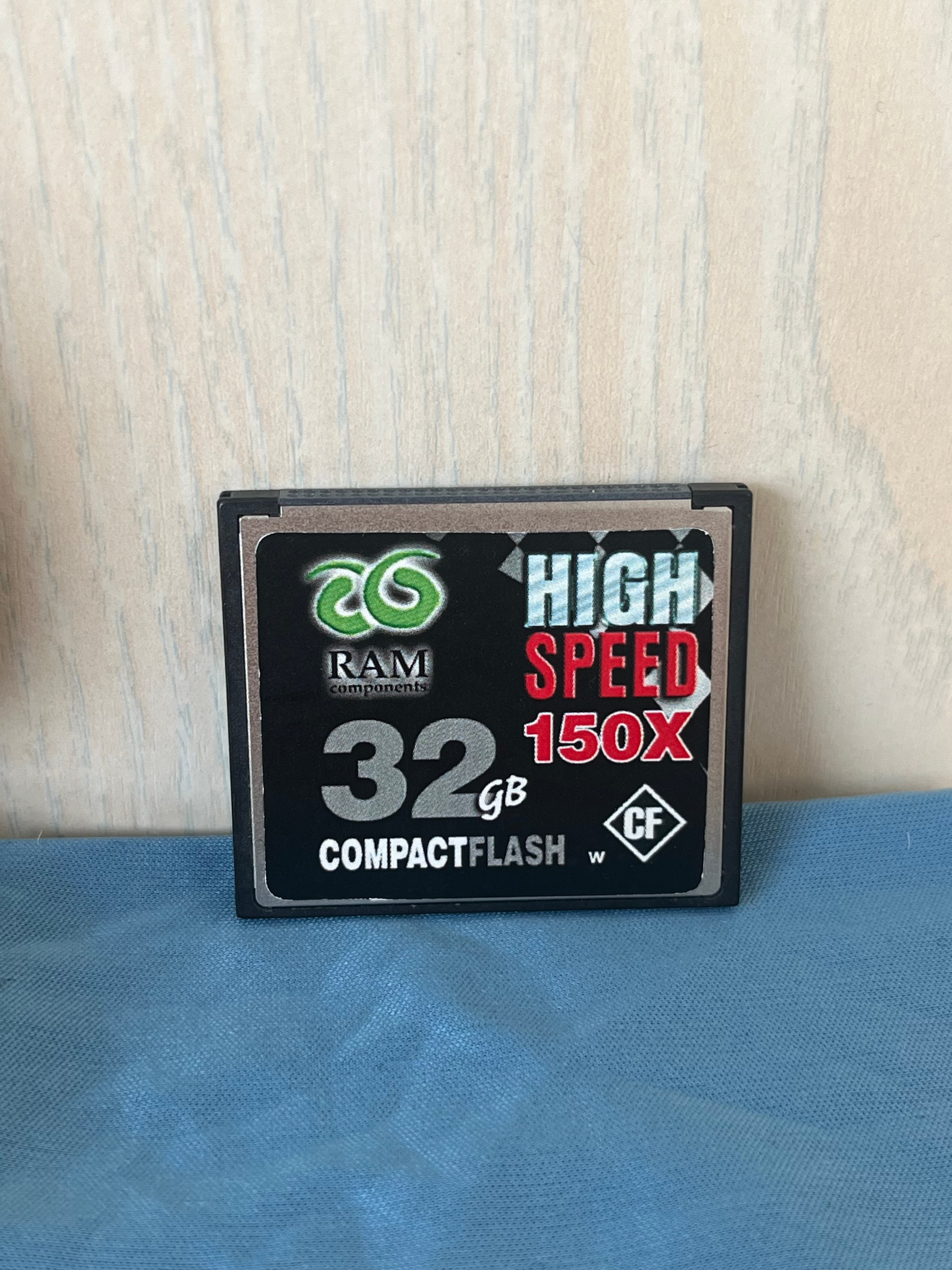 32GB CompactFlash Karte – 150X High-Speed, Schwarz, Sehr guter Zustand