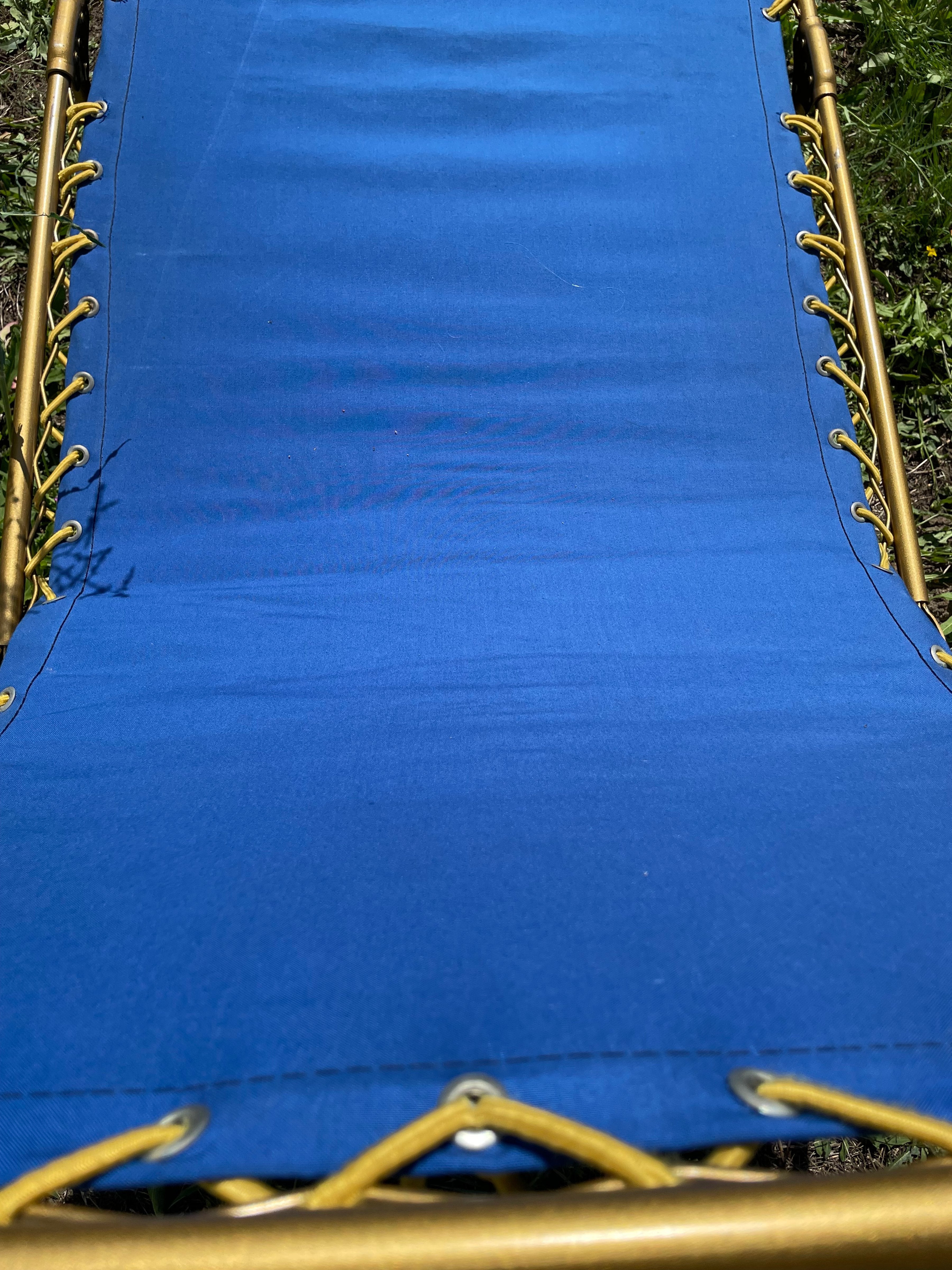 Vintage Lafuma Liegestuhl, Blau/Gold, Sehr Gut, 194x63 cm, 2 Stück verfügbar