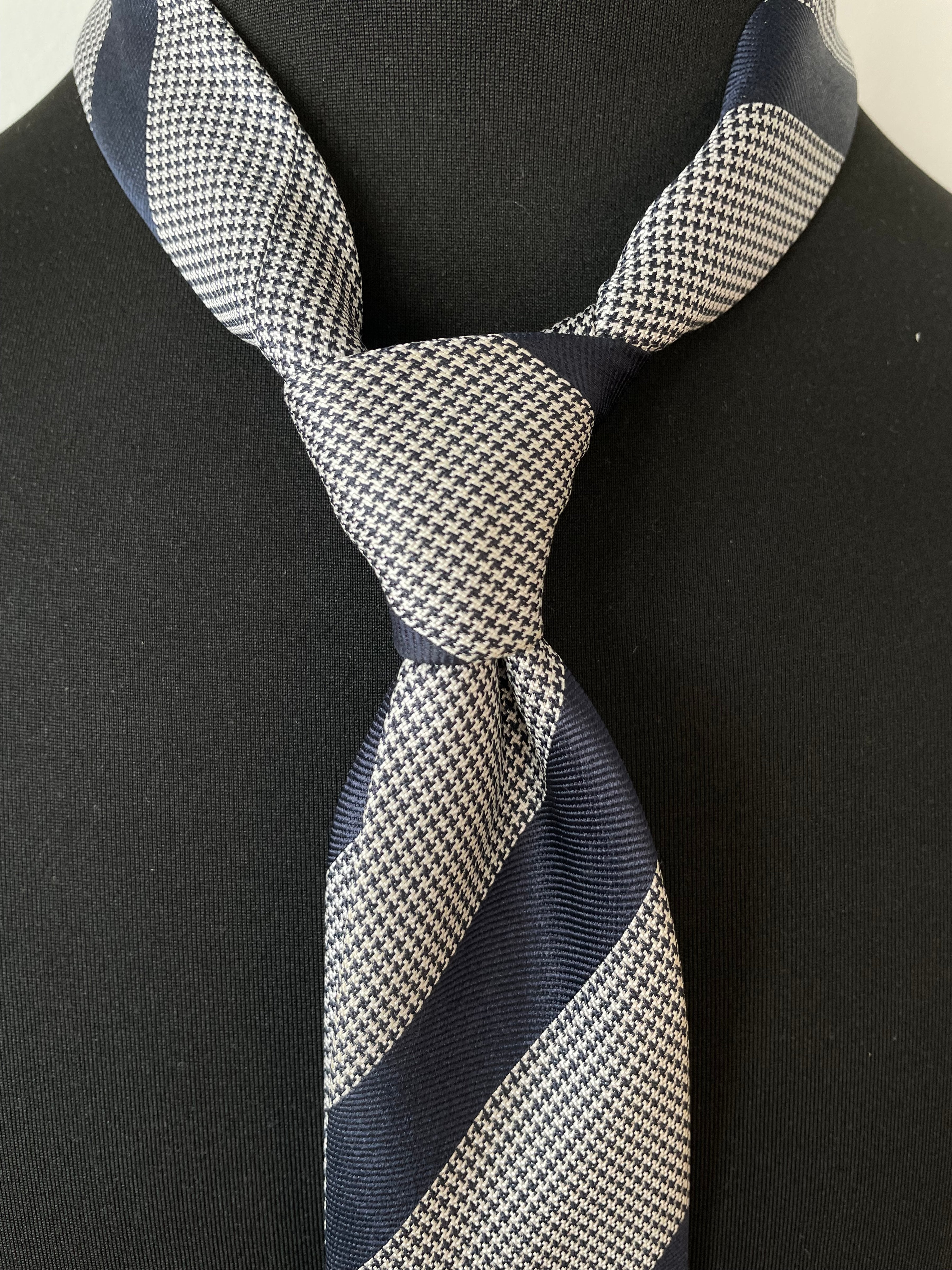 Windsor Tie Basic, Navy/Grey, 156cm x 7.5cm, 100% Silk, Very Good Condition