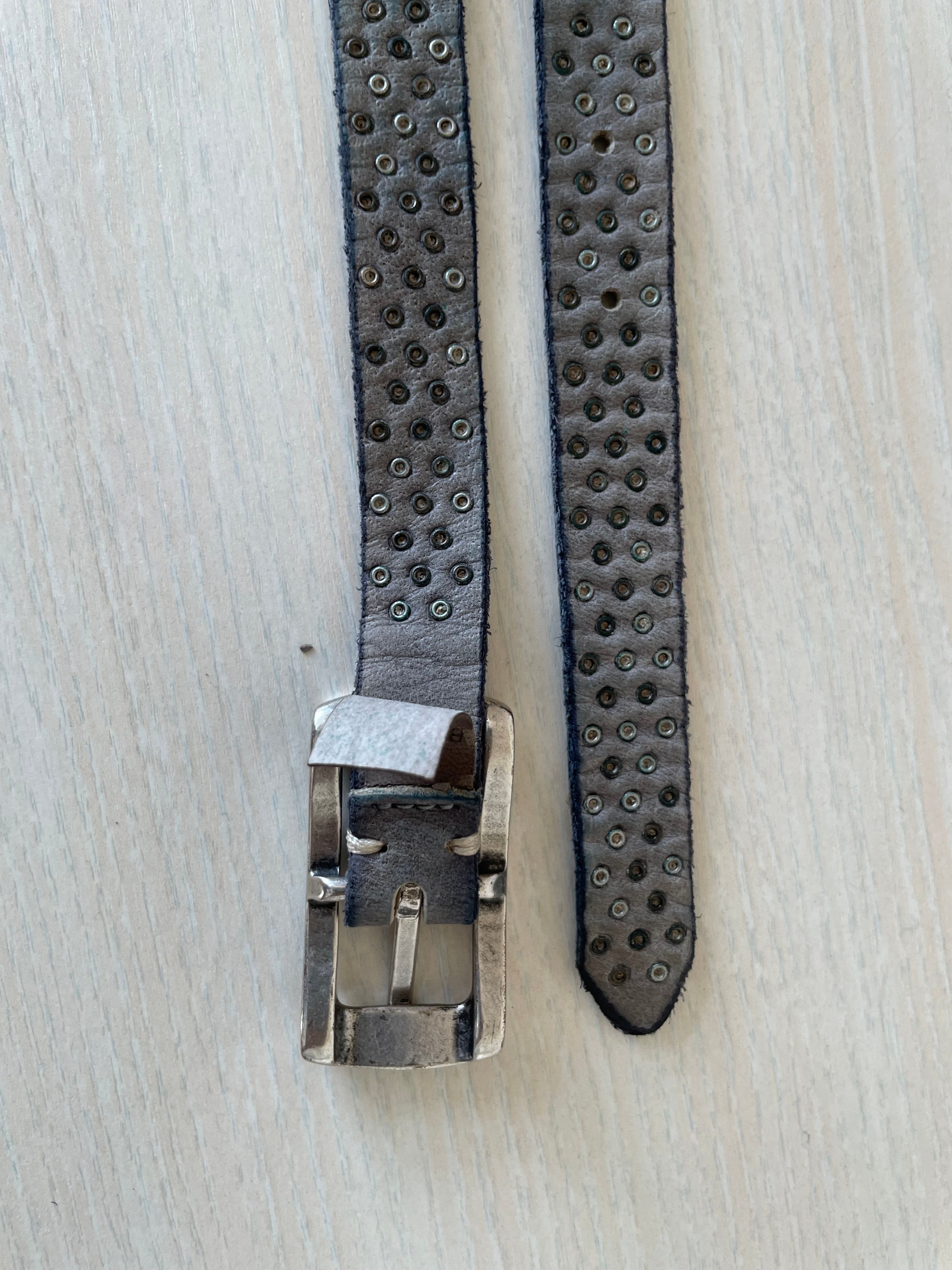 Pyramit Nietenledergürtel, Größe 85, Schwarz mit Silber, Normalgebrauch
