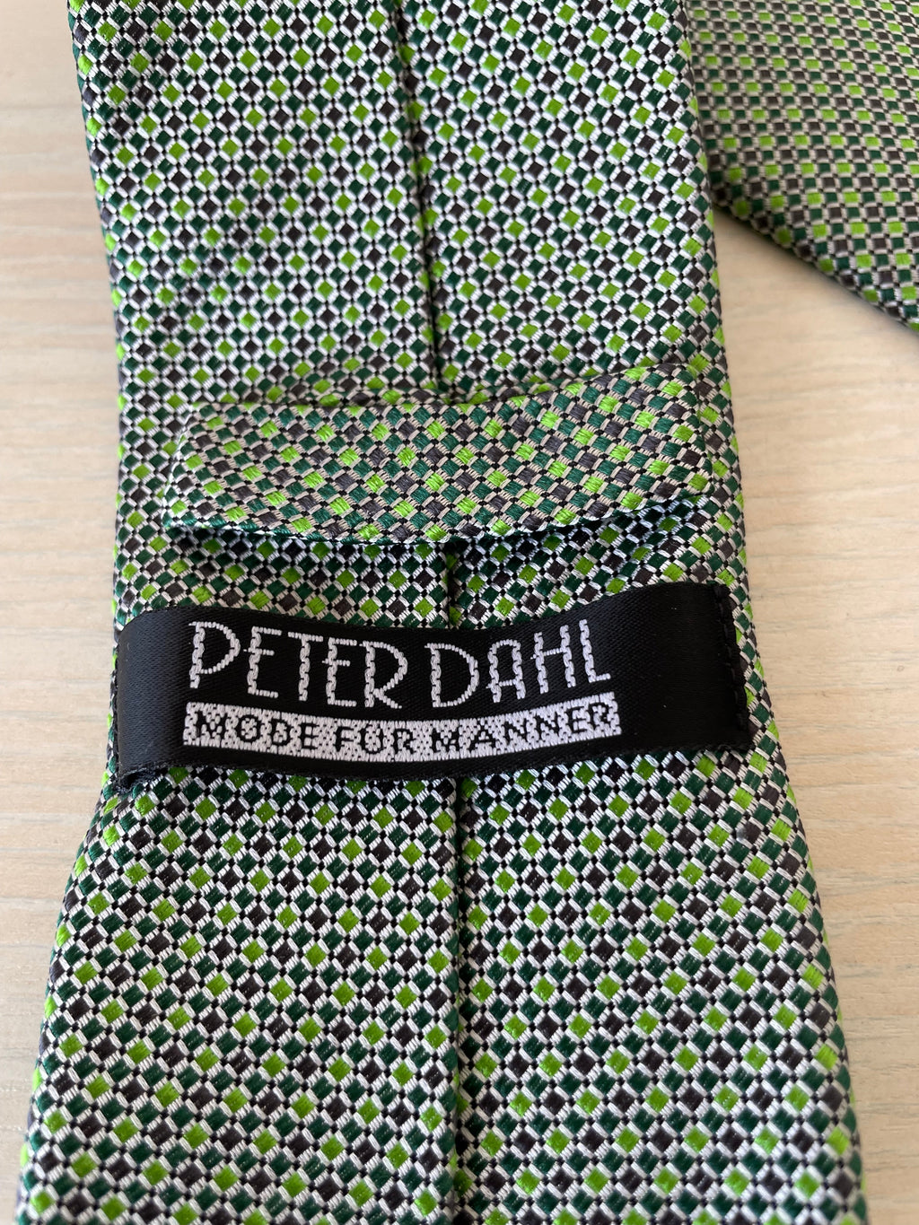Peter Dahl Men's Green Silk Tie - Very Good Condition