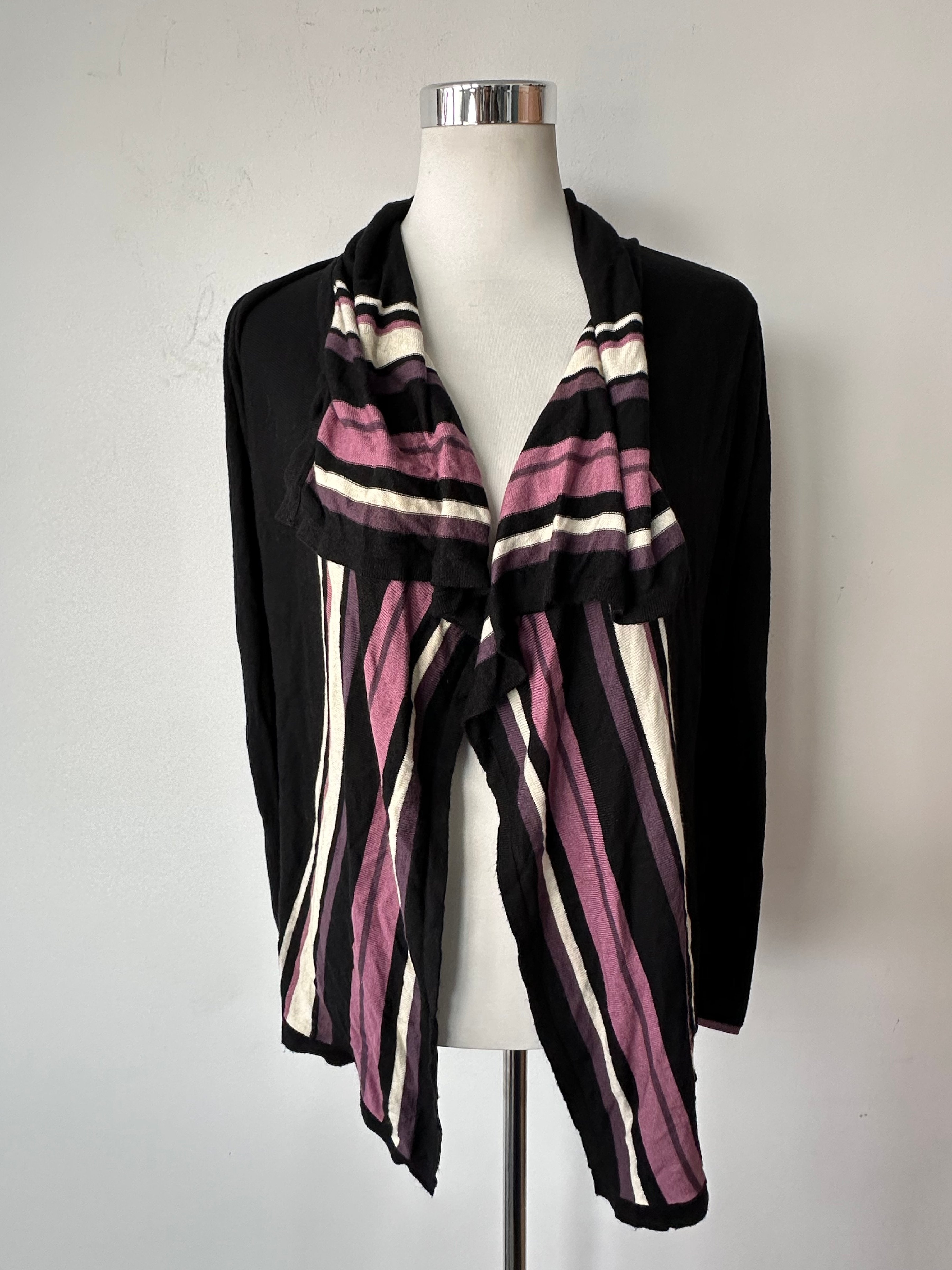 United Colors of Benetton Gestreifte Strickjacke, Schwarz mit Pink, M, Gut