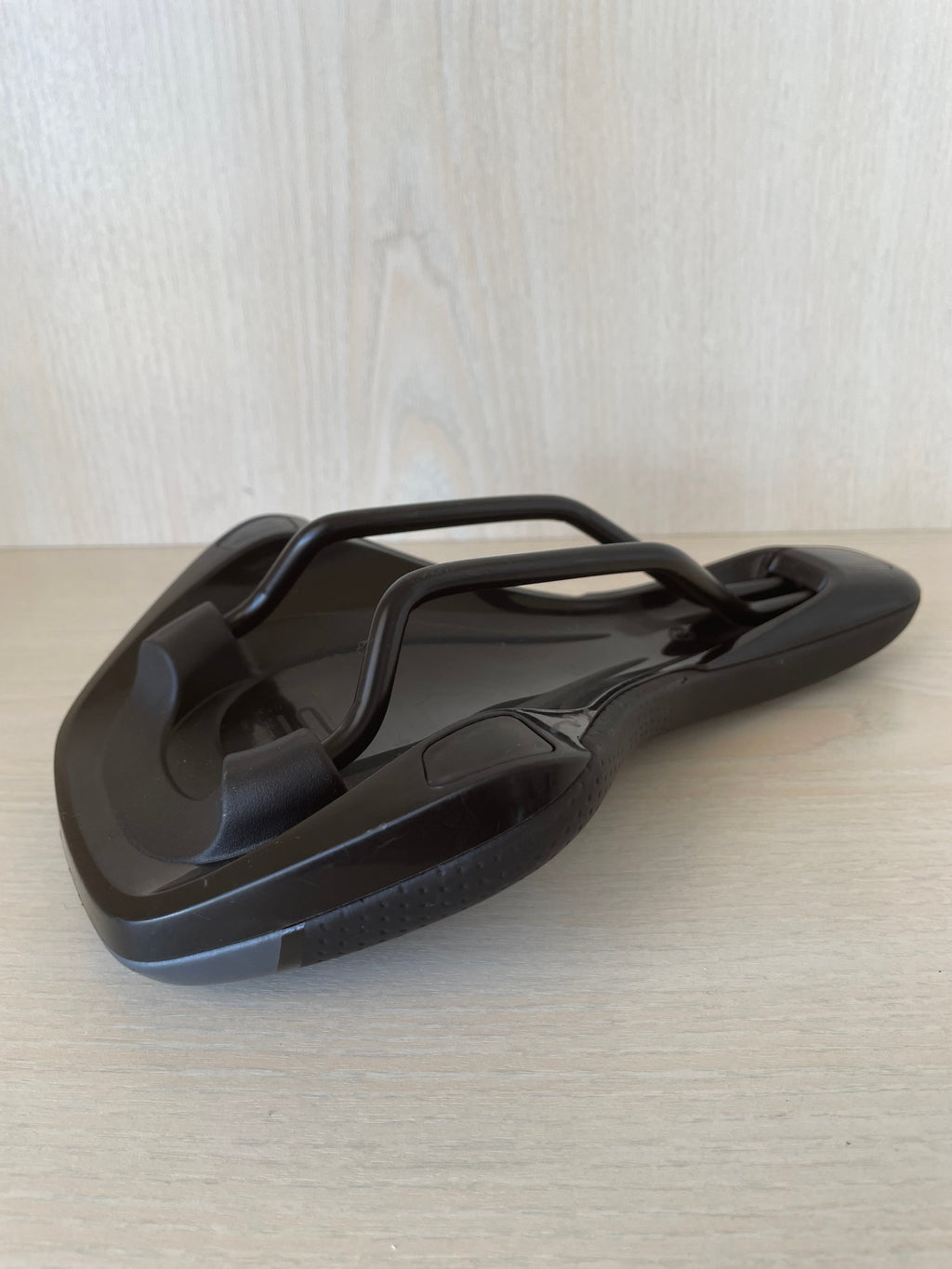 Selle Royal Fahrradsattel Vivo Moderate, 25x16 cm, gut, 2 Risse links