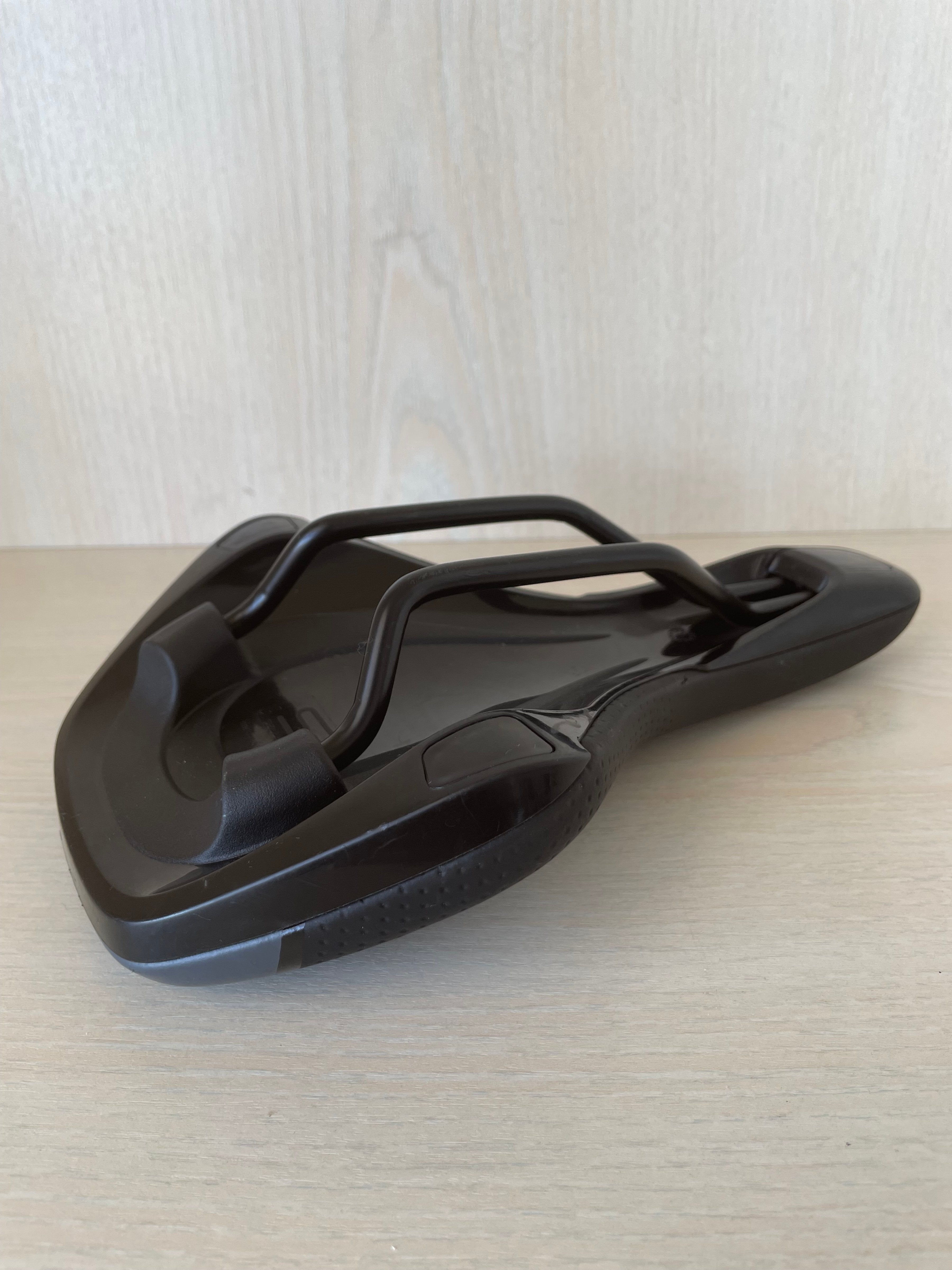 Selle Royal Fahrradsattel Vivo Moderate, 25x16 cm, gut, 2 Risse links