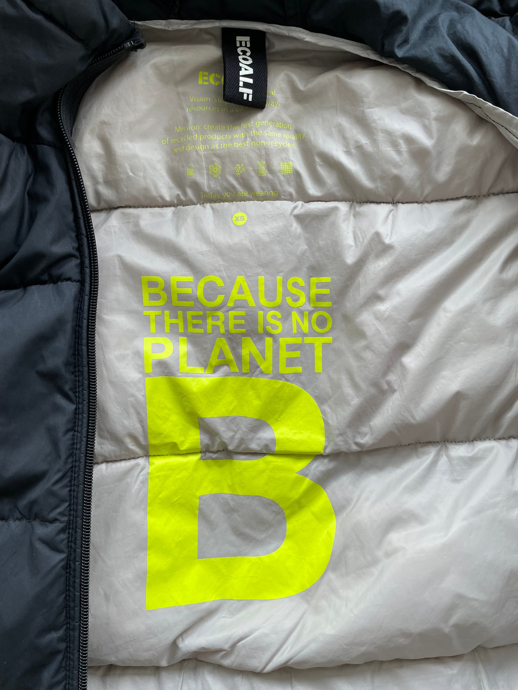ECOALF Damen XS Schwarz Daunenmantel – 70% Daunen, Kapuze, guter Zustand