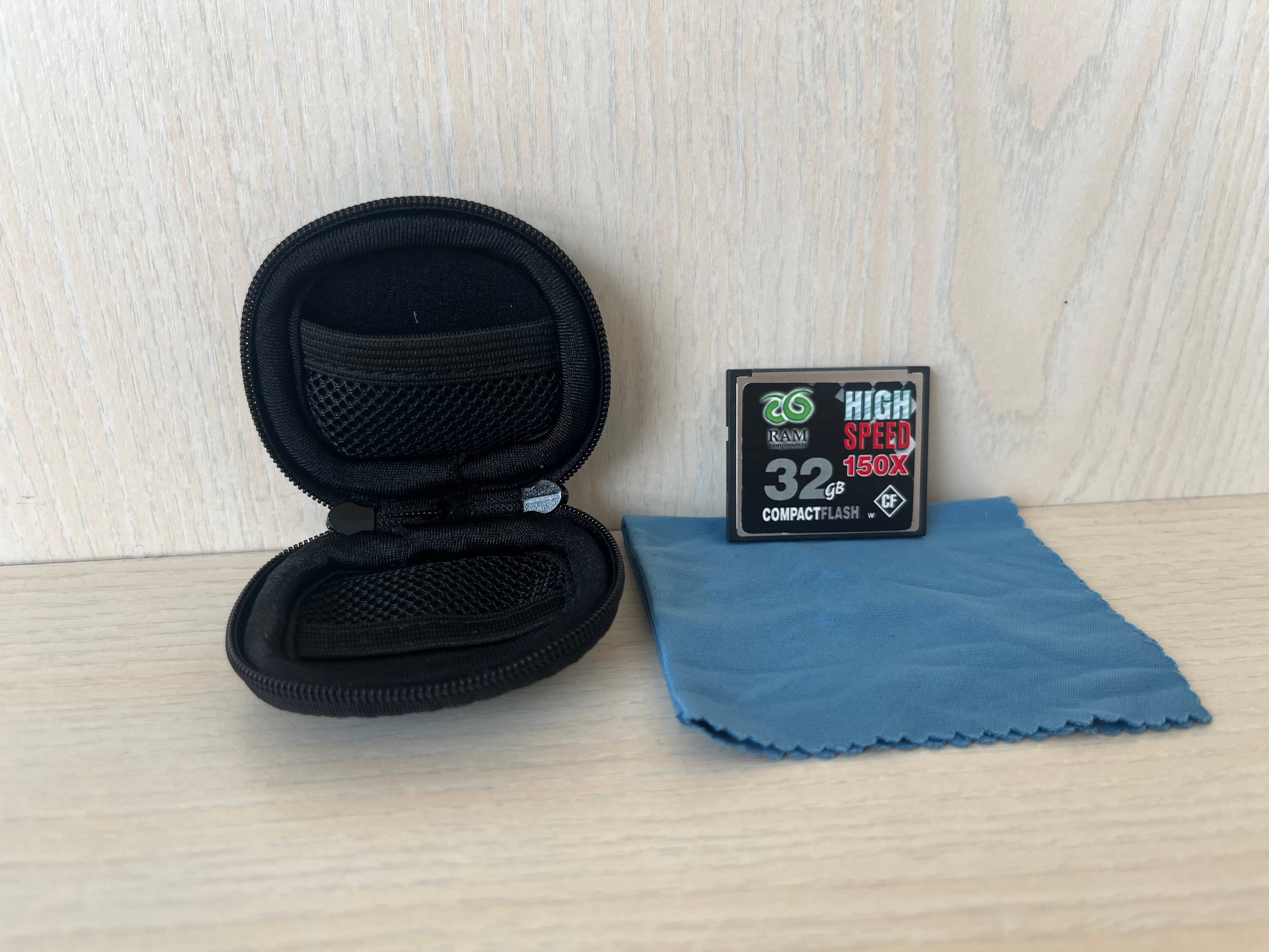 32GB CompactFlash Karte – 150X High-Speed, Schwarz, Sehr guter Zustand