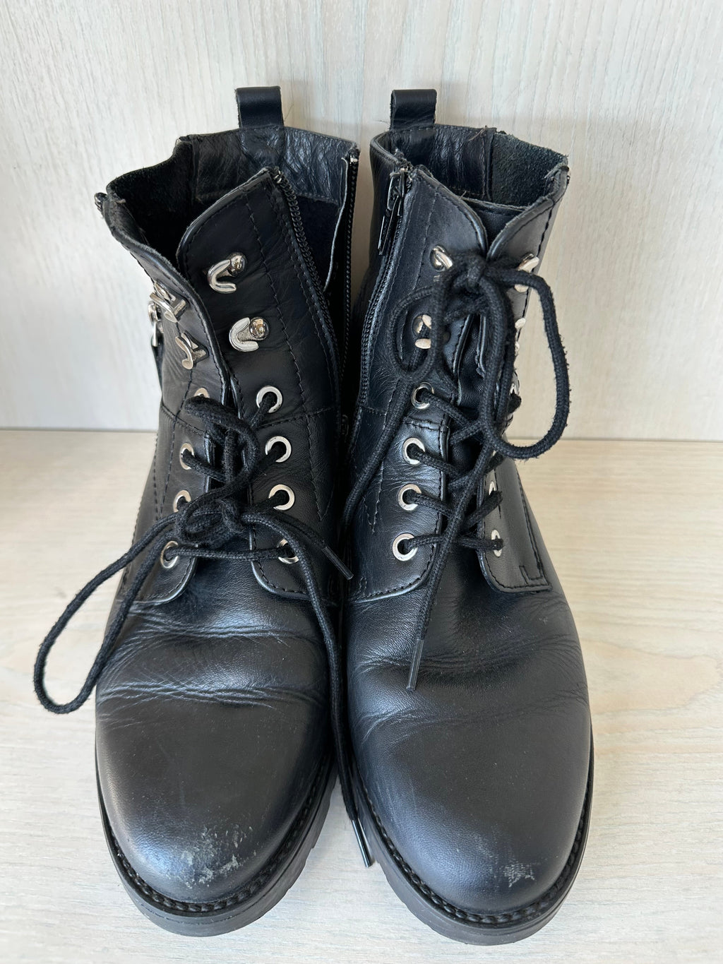 Mango Lace Up Motorradstiefel Schwarz Leder Gr. 38, guter Zustand